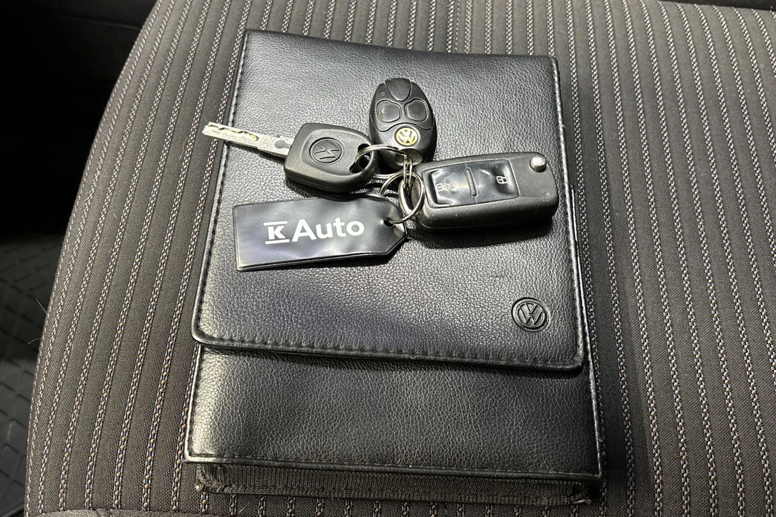 musta Volkswagen Amarok 2013 kuva 32.