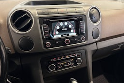 musta Volkswagen Amarok 2013 kuva 13.