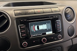 musta Volkswagen Amarok 2013 kuva 14.