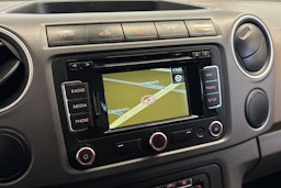 musta Volkswagen Amarok 2013 kuva 15.