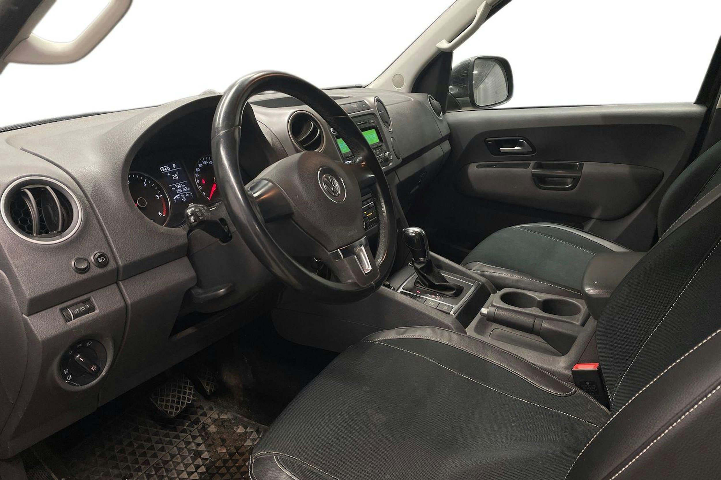 musta Volkswagen Amarok 2013 kuva 3.