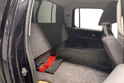 musta Volkswagen Amarok 2013 kuva 8.