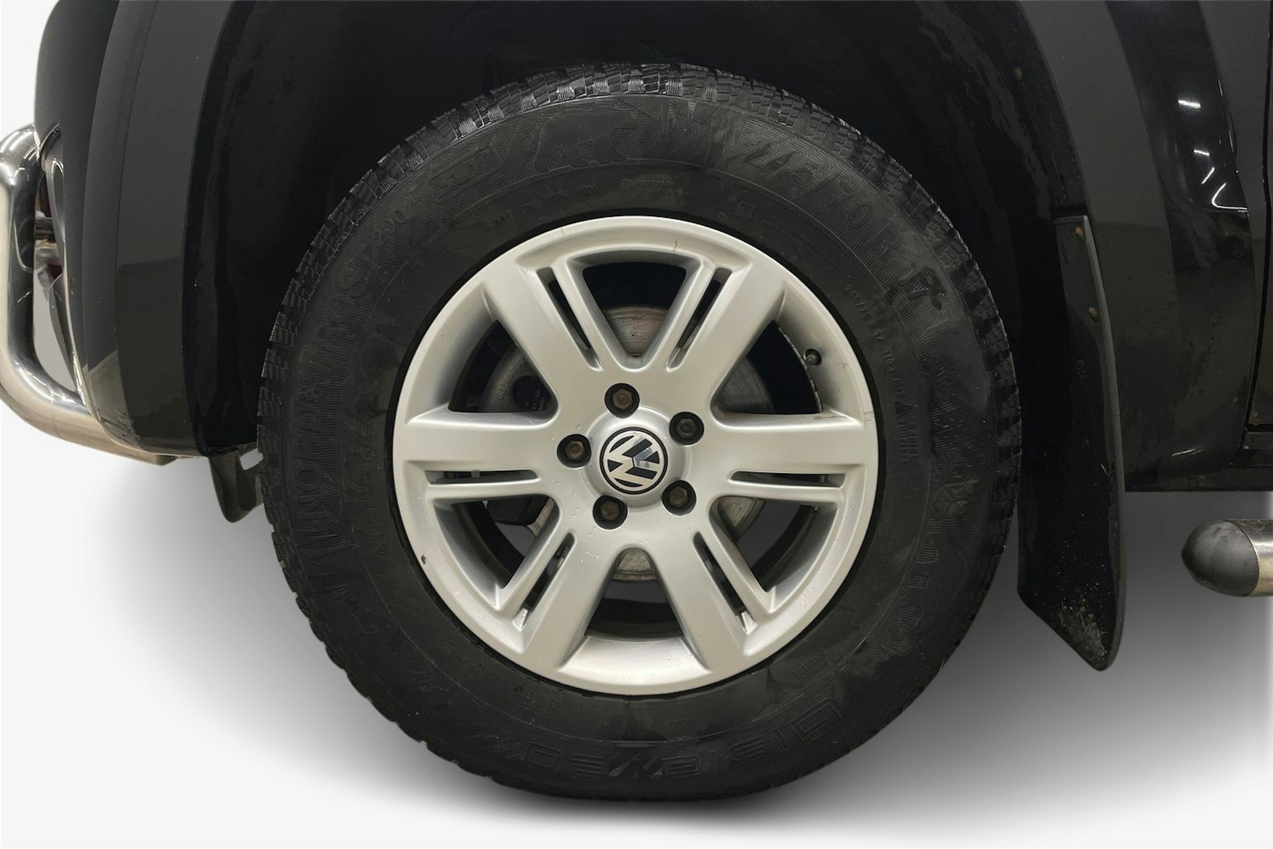 musta Volkswagen Amarok 2013 kuva 9.