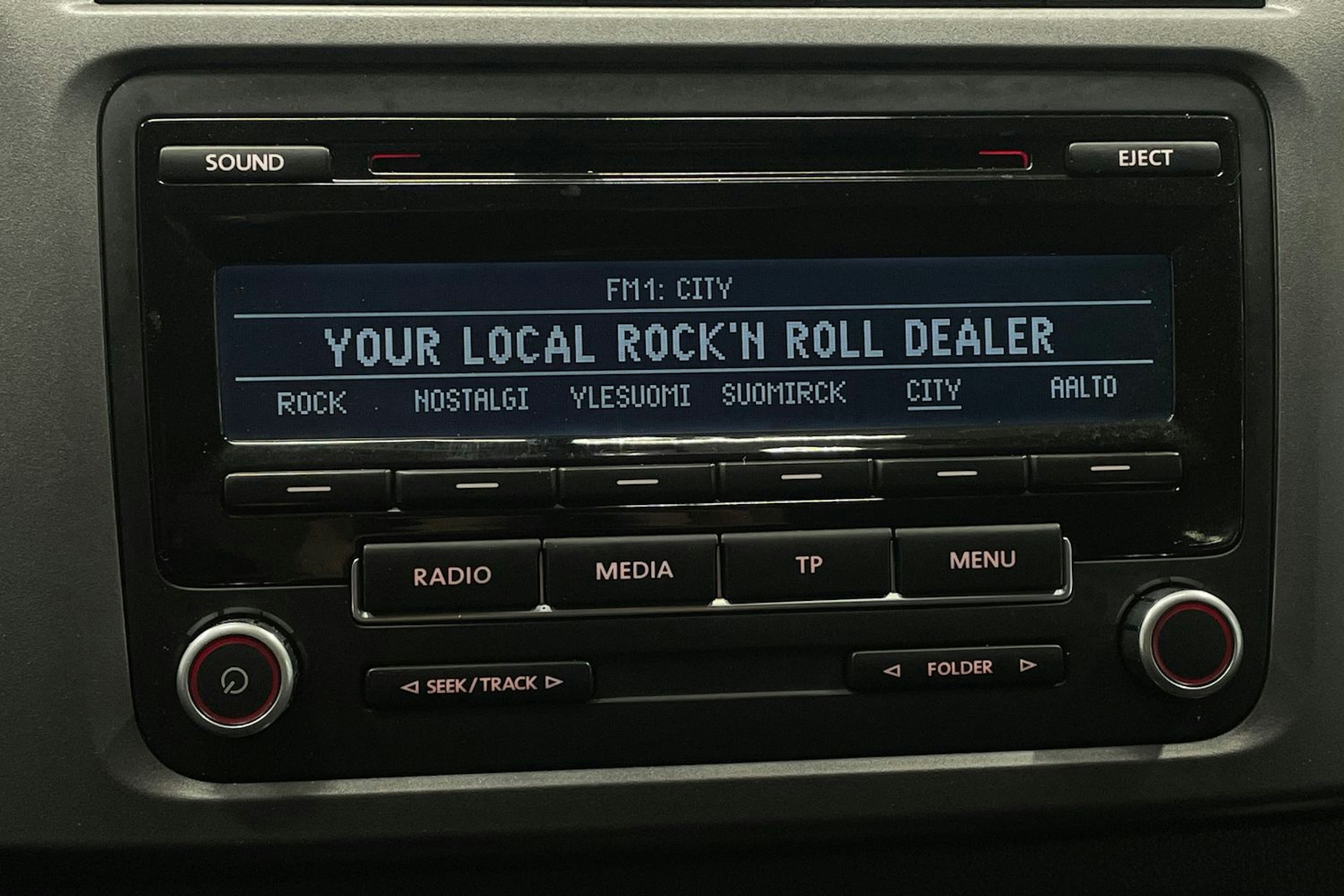 musta Volkswagen Amarok 2013 kuva 11.