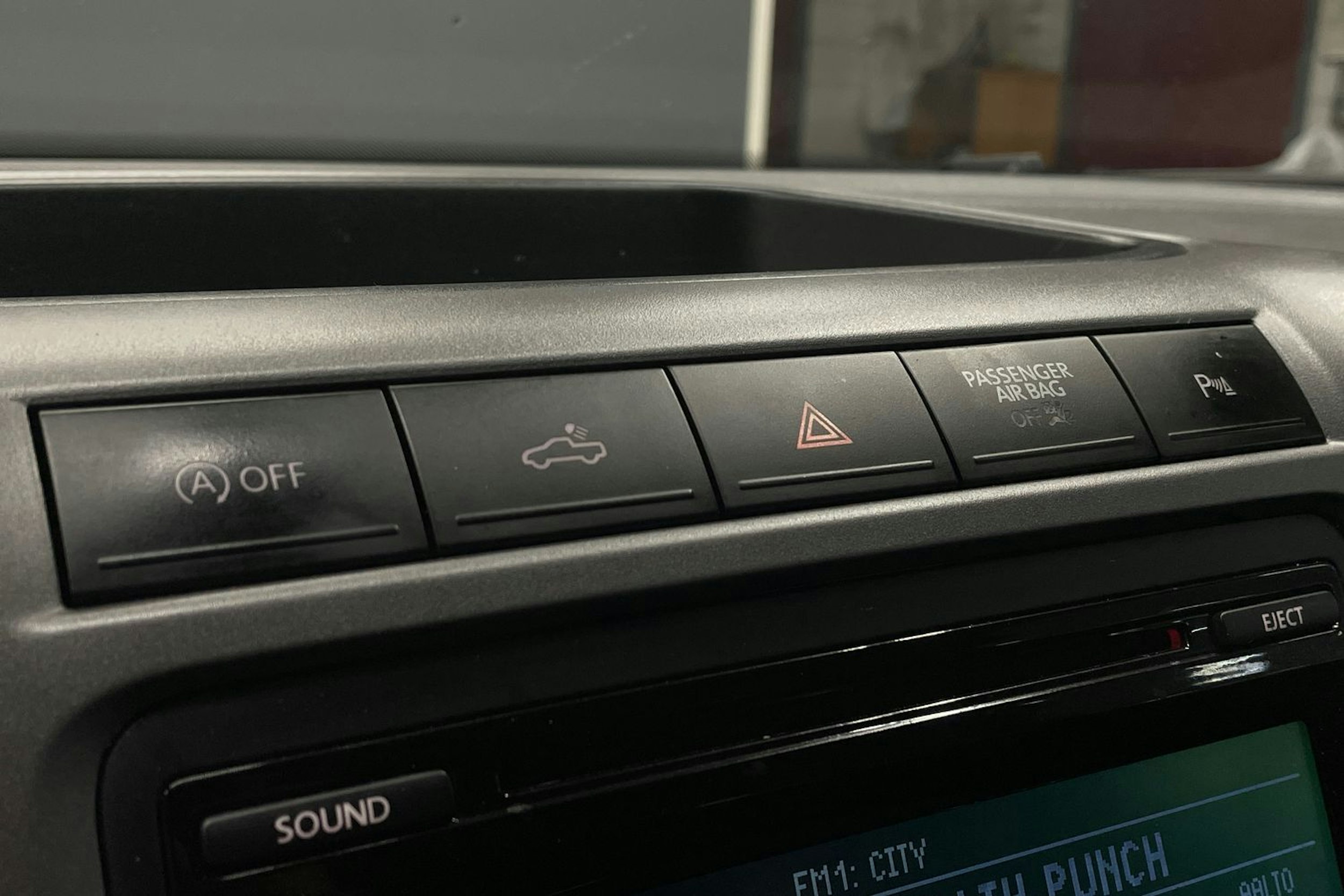 musta Volkswagen Amarok 2013 kuva 13.