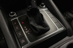 musta Volkswagen Amarok 2013 kuva 15.