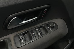 musta Volkswagen Amarok 2013 kuva 16.