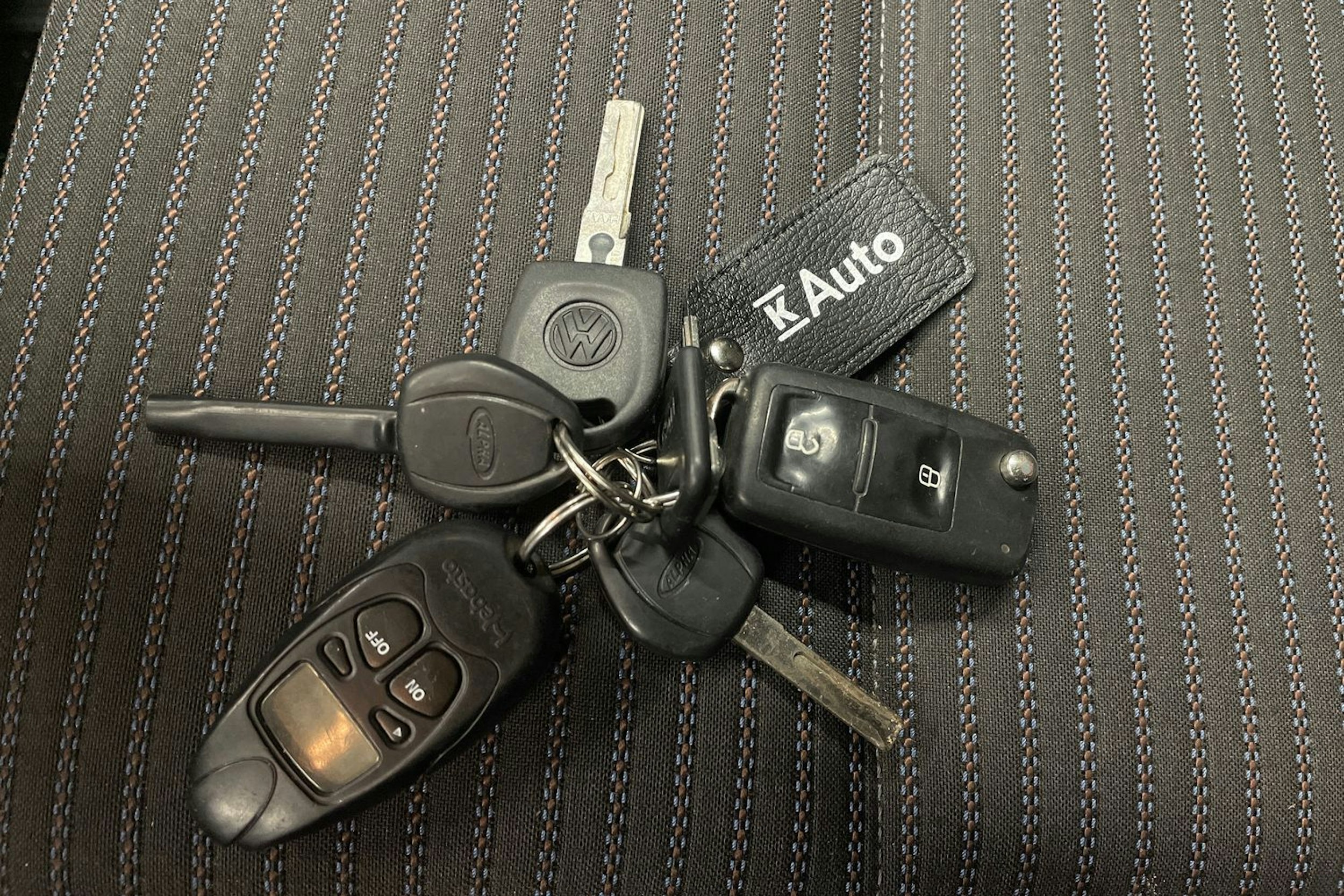 musta Volkswagen Amarok 2013 kuva 17.