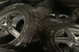 musta Volkswagen Amarok 2013 kuva 18.