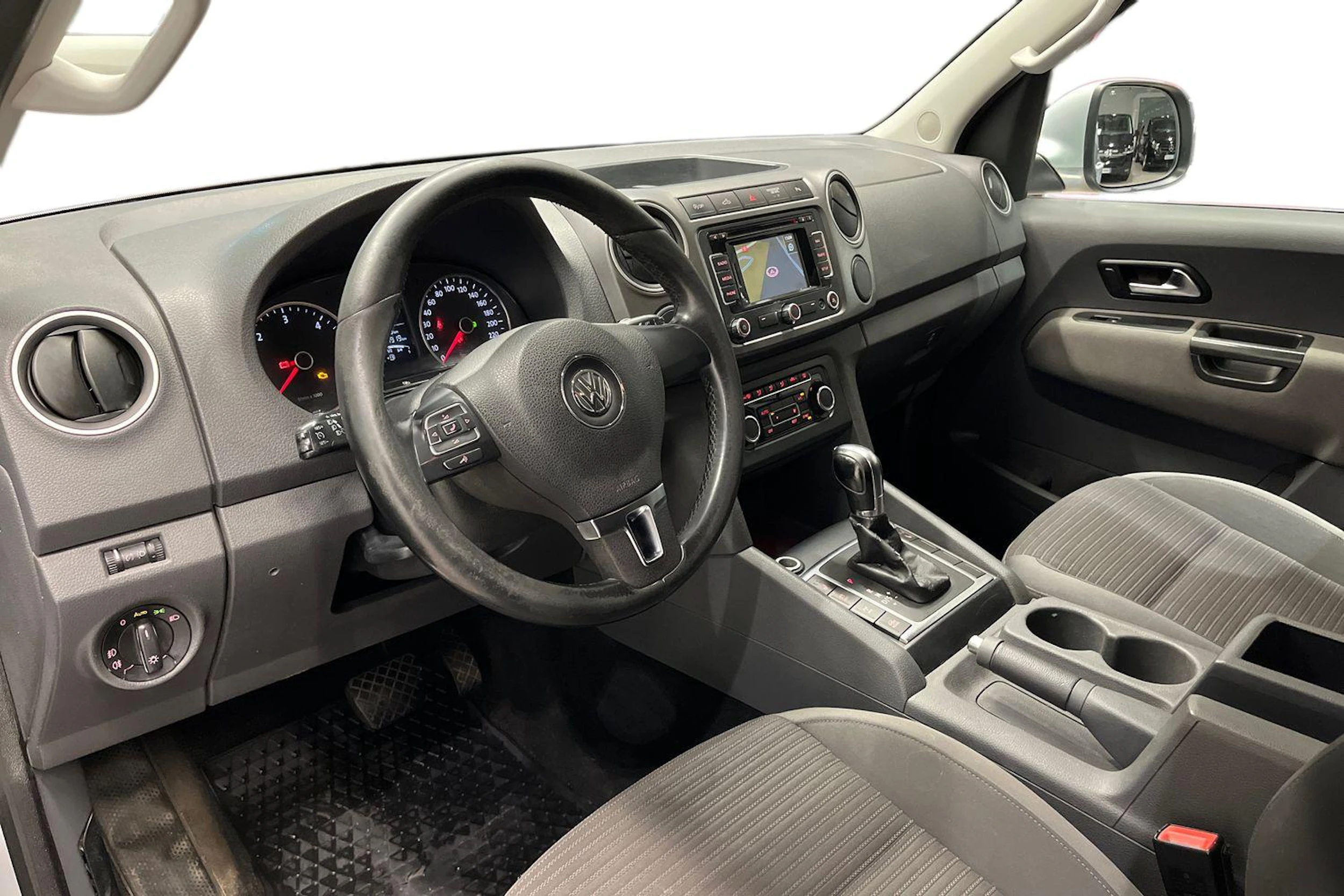 Hopea Volkswagen Amarok 2013 kuva 8.