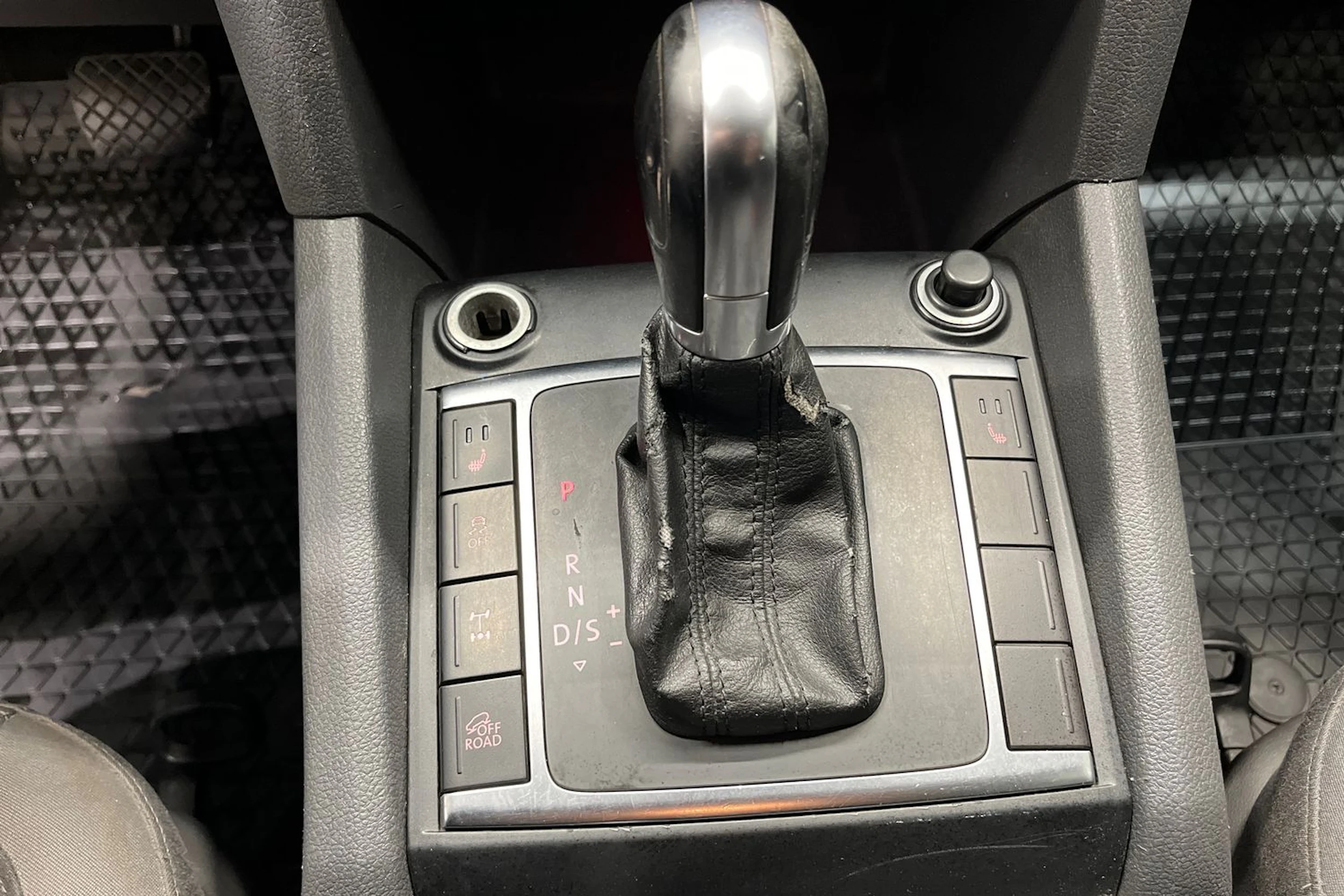 Hopea Volkswagen Amarok 2013 kuva 13.