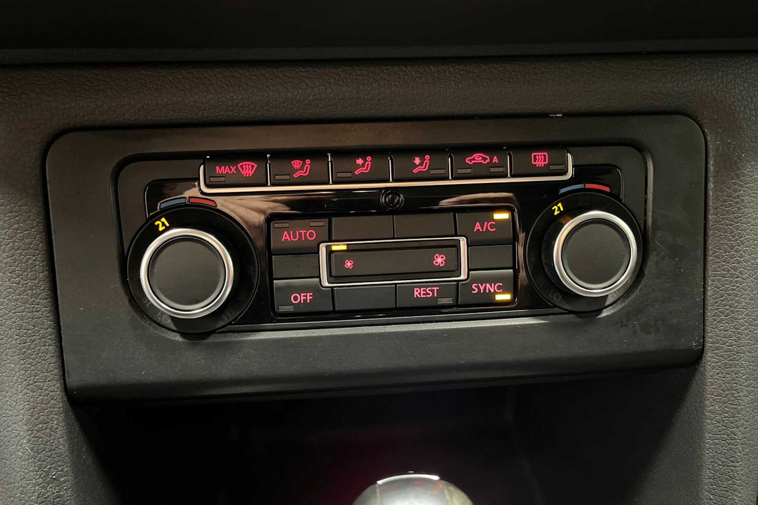 Hopea Volkswagen Amarok 2013 kuva 15.