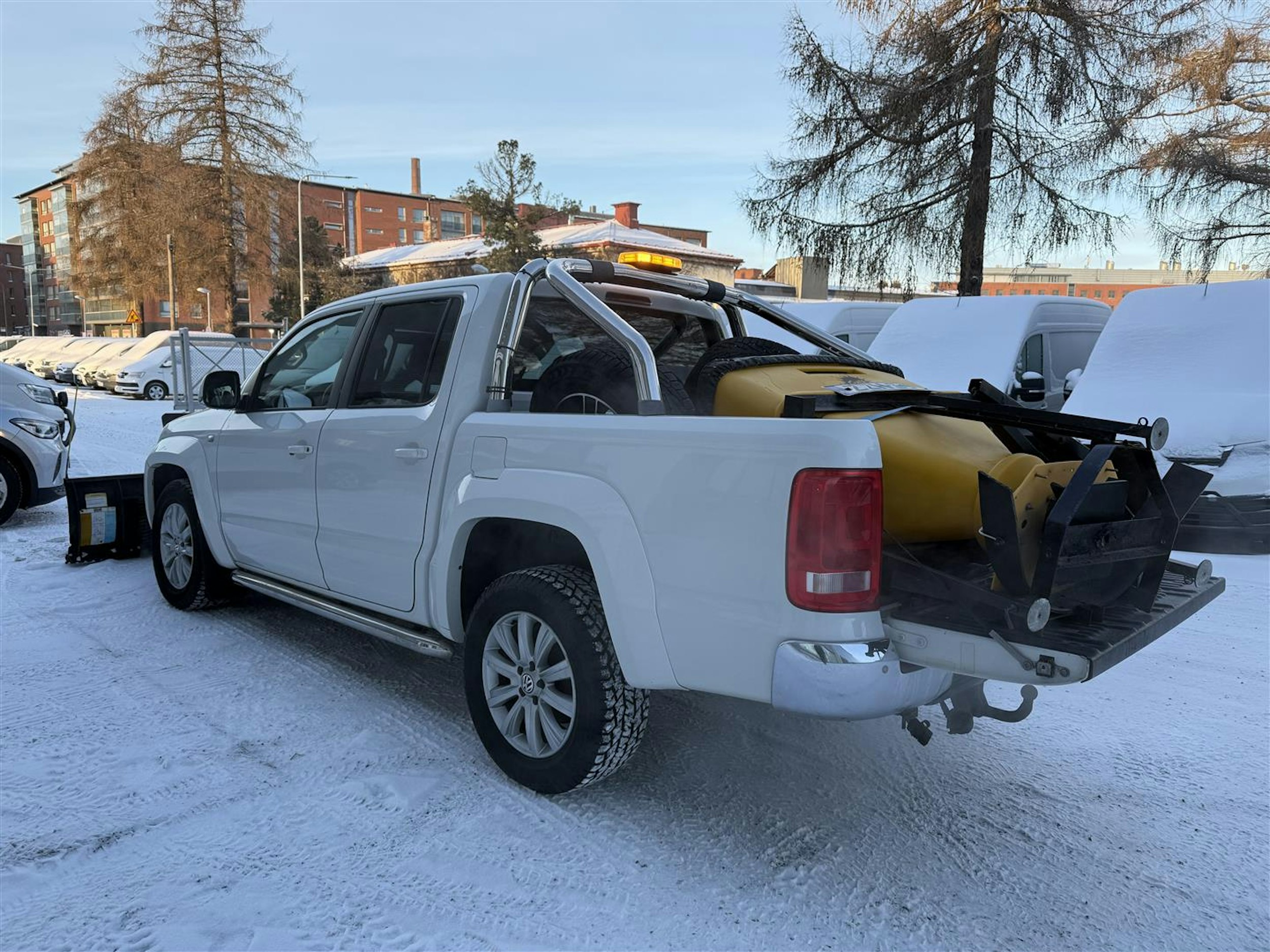 valkoinen Volkswagen Amarok 2013 kuva 6.