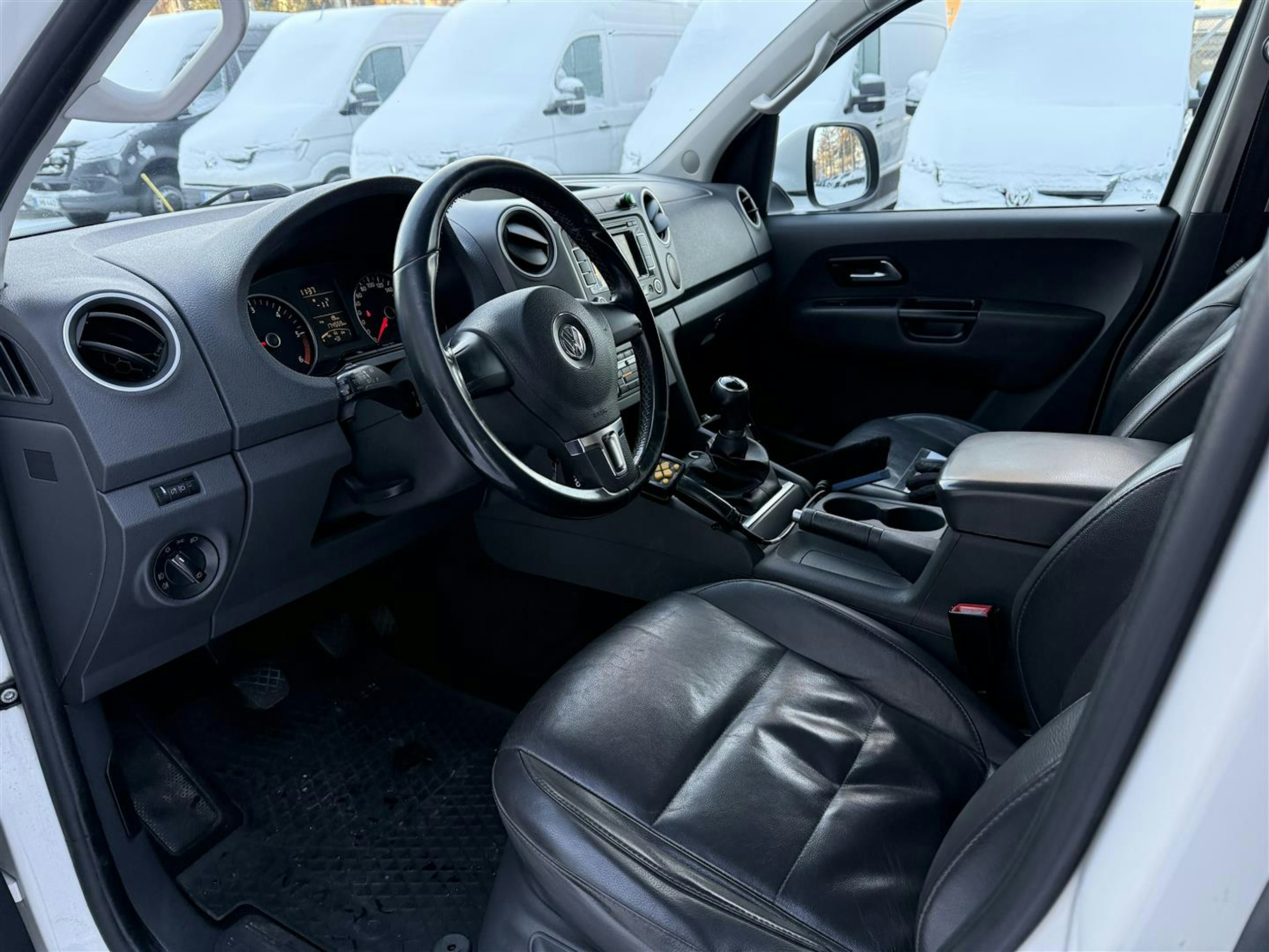 valkoinen Volkswagen Amarok 2013 kuva 8.