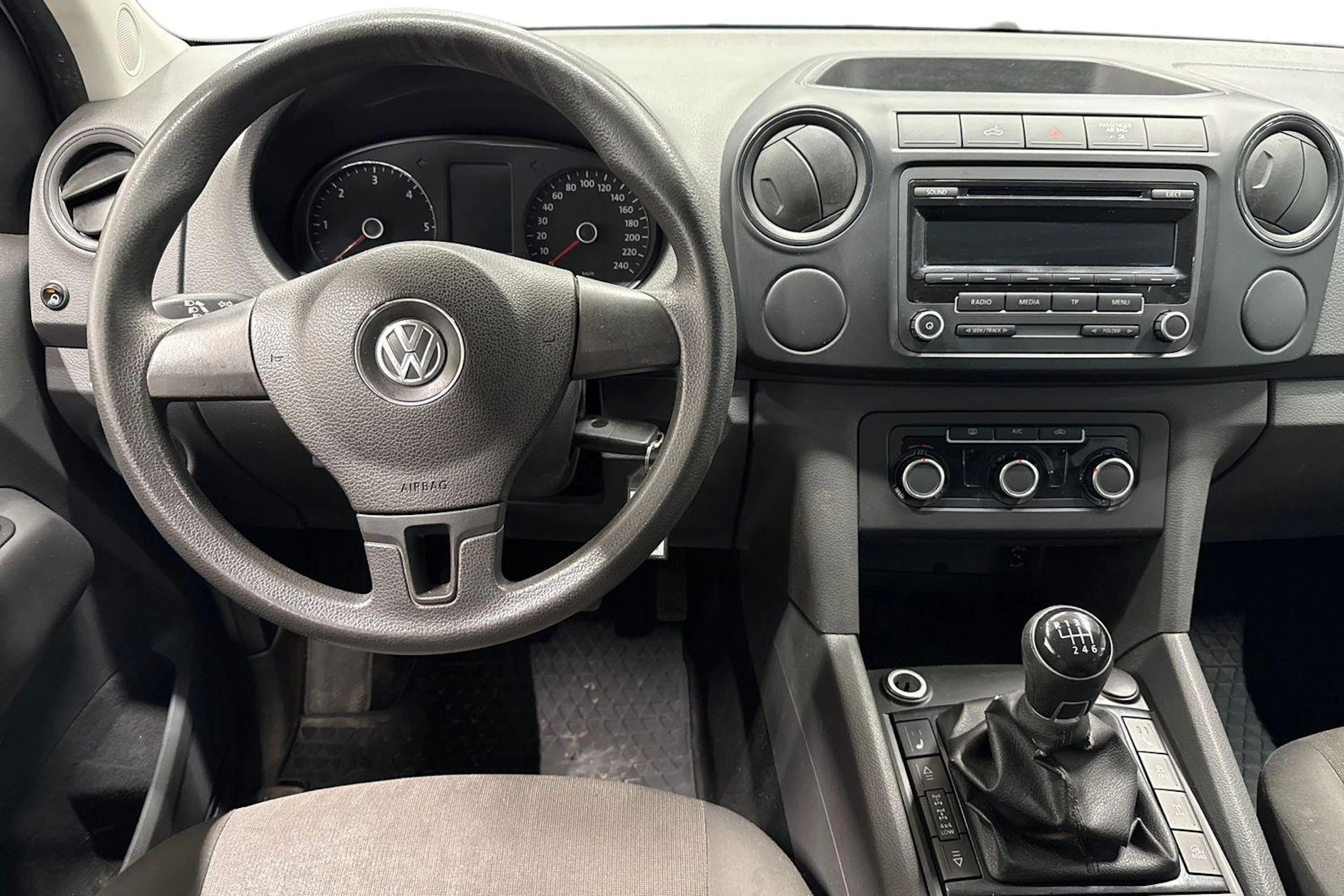 valkoinen Volkswagen Amarok 2014 kuva 9.