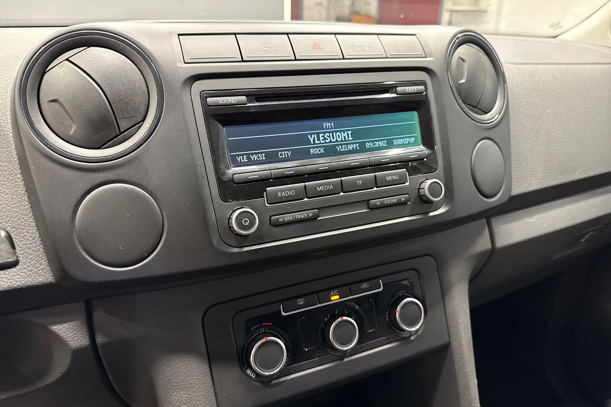 valkoinen Volkswagen Amarok 2014 kuva 18.