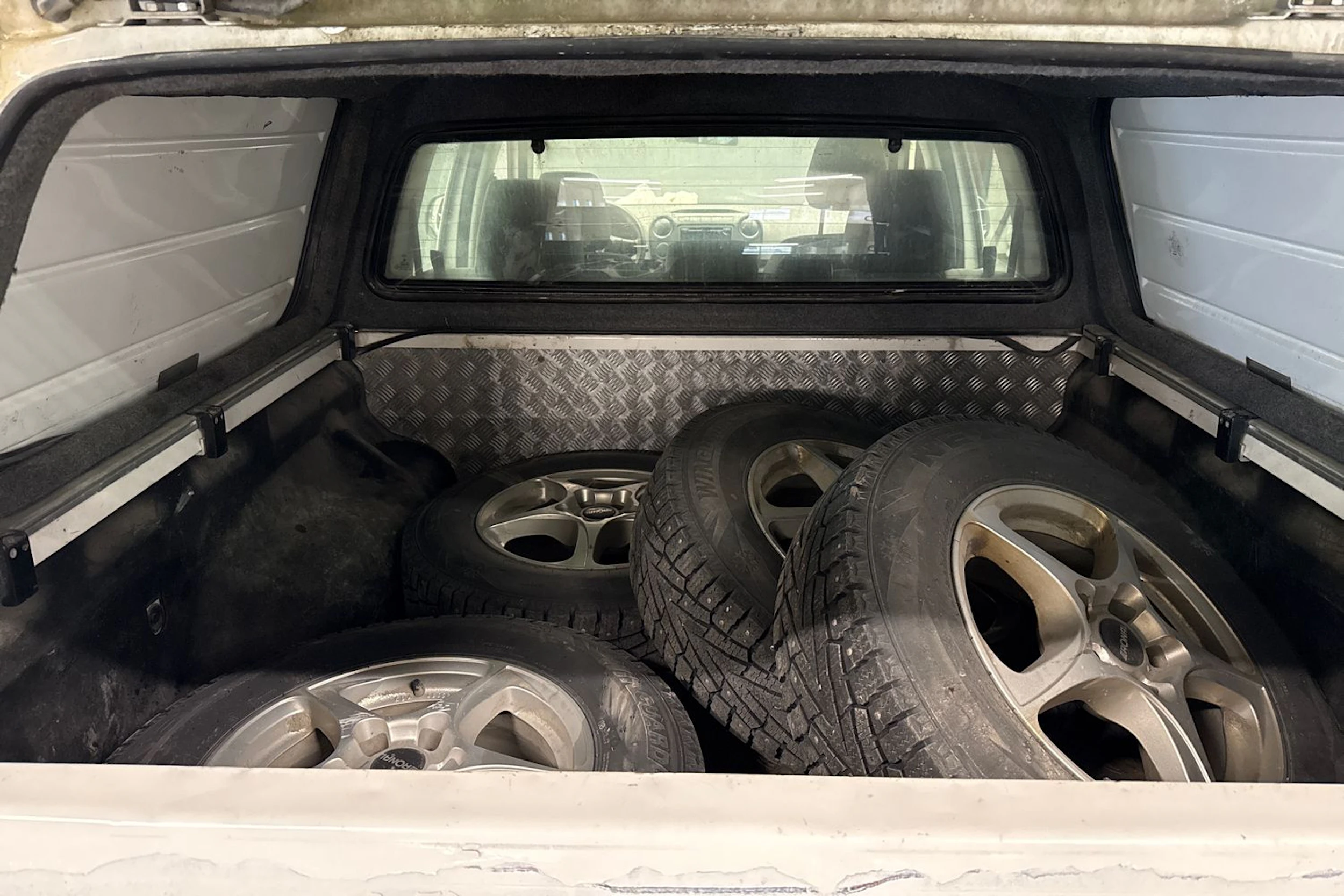 valkoinen Volkswagen Amarok 2014 kuva 31.
