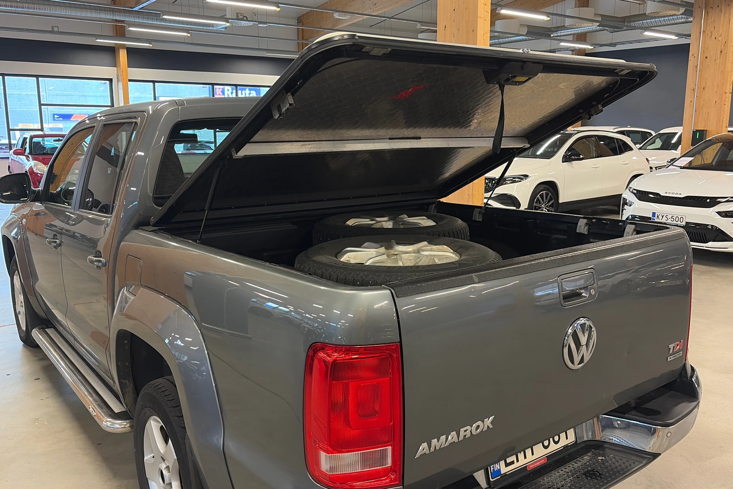 harmaa Volkswagen Amarok 2014 kuva 4.