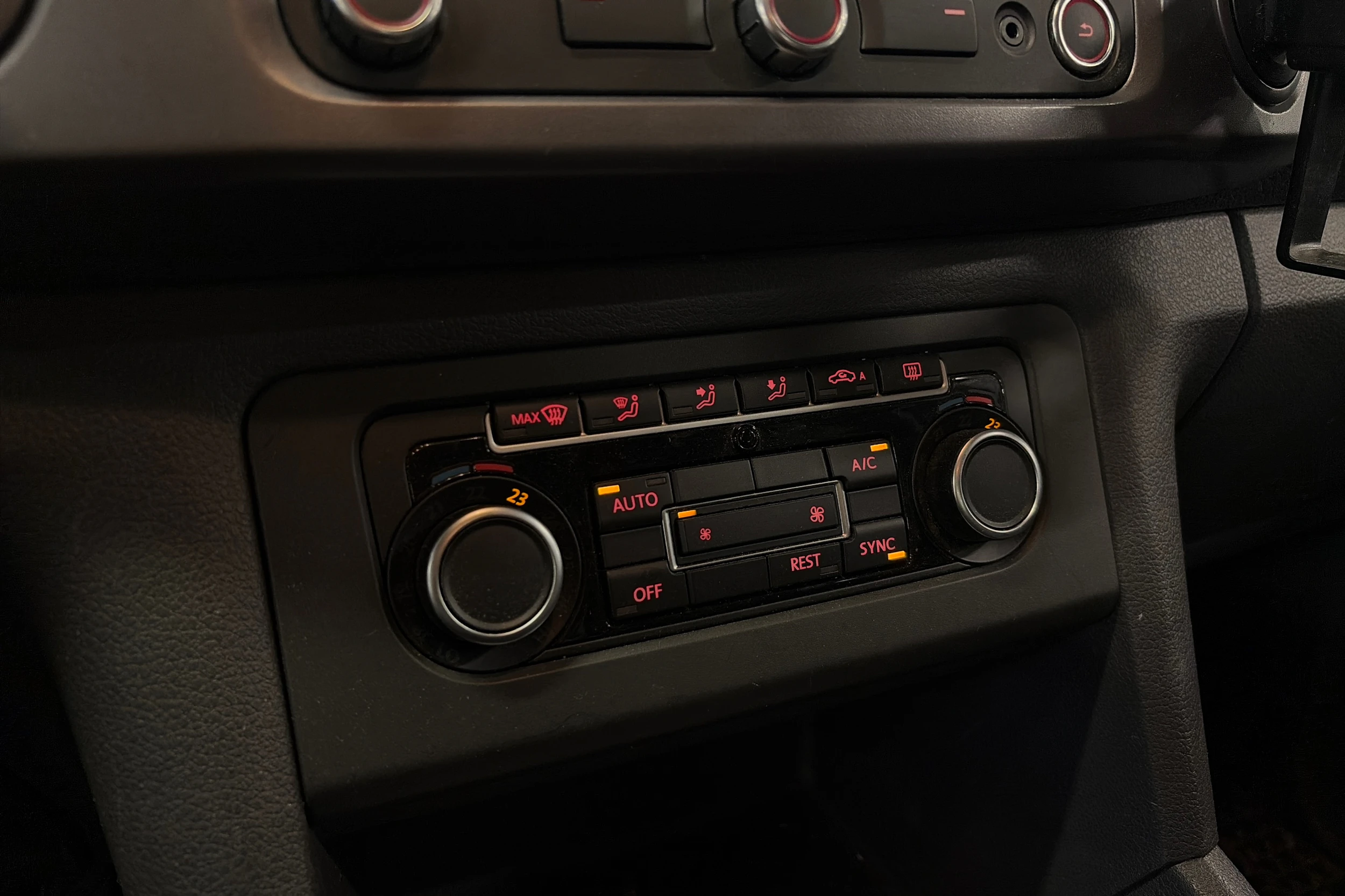 harmaa Volkswagen Amarok 2014 kuva 8.