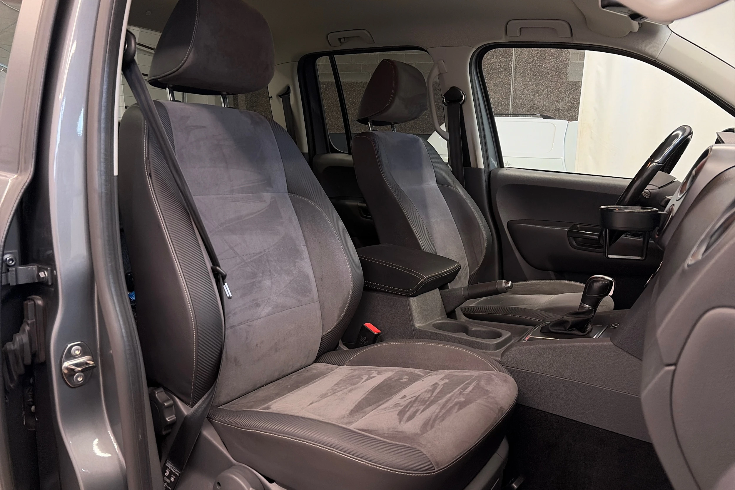 harmaa Volkswagen Amarok 2014 kuva 12.