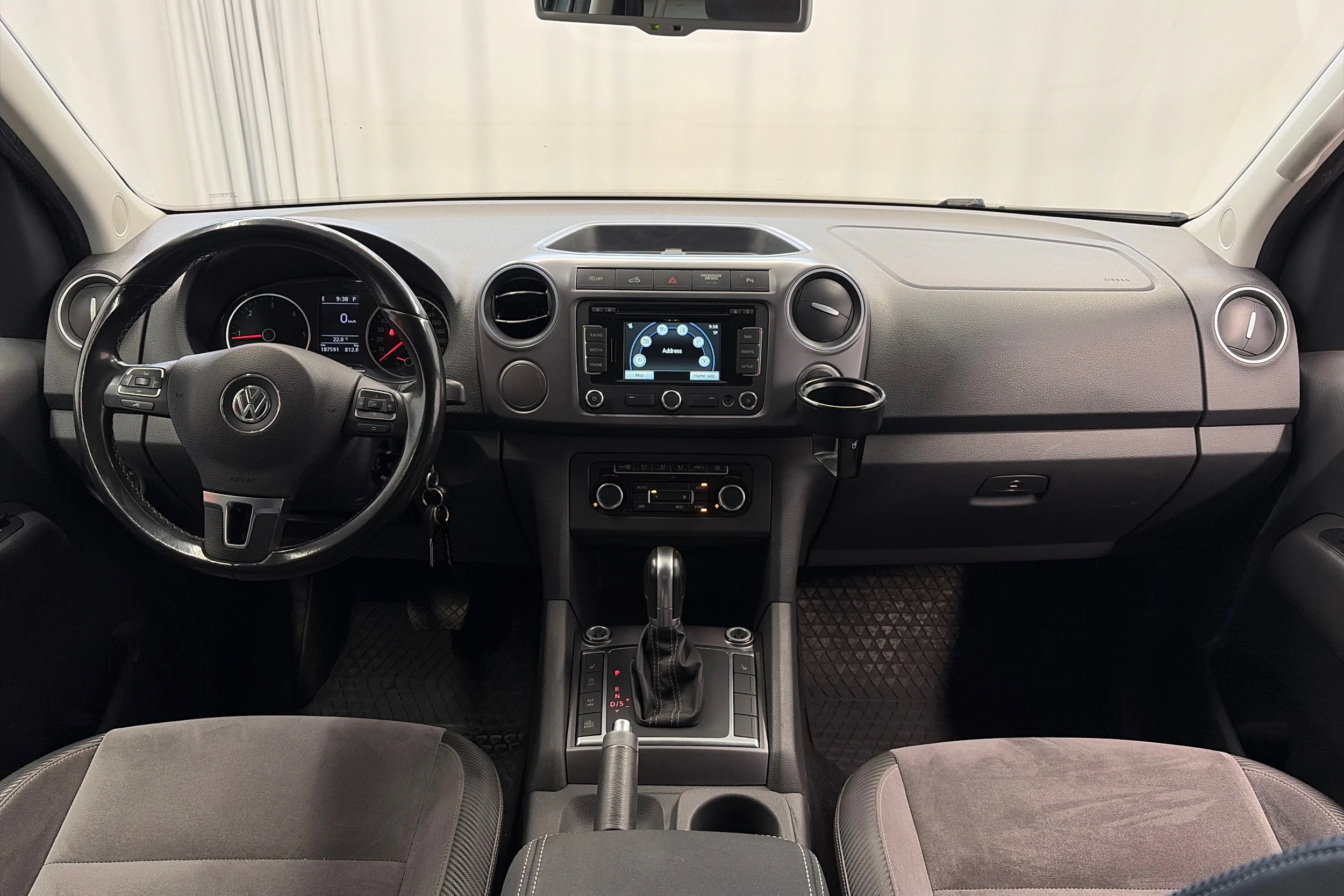 harmaa Volkswagen Amarok 2014 kuva 13.