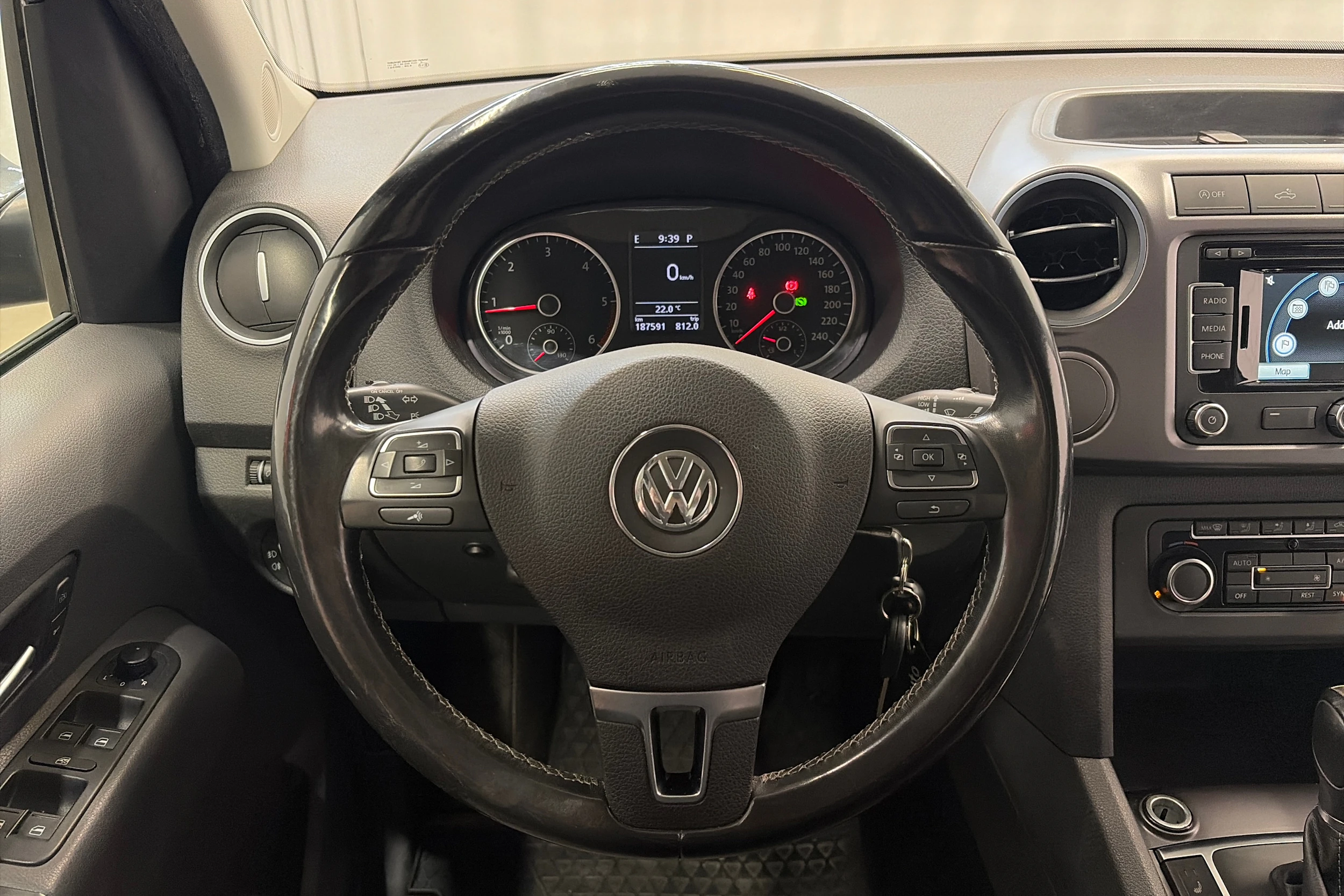 harmaa Volkswagen Amarok 2014 kuva 14.