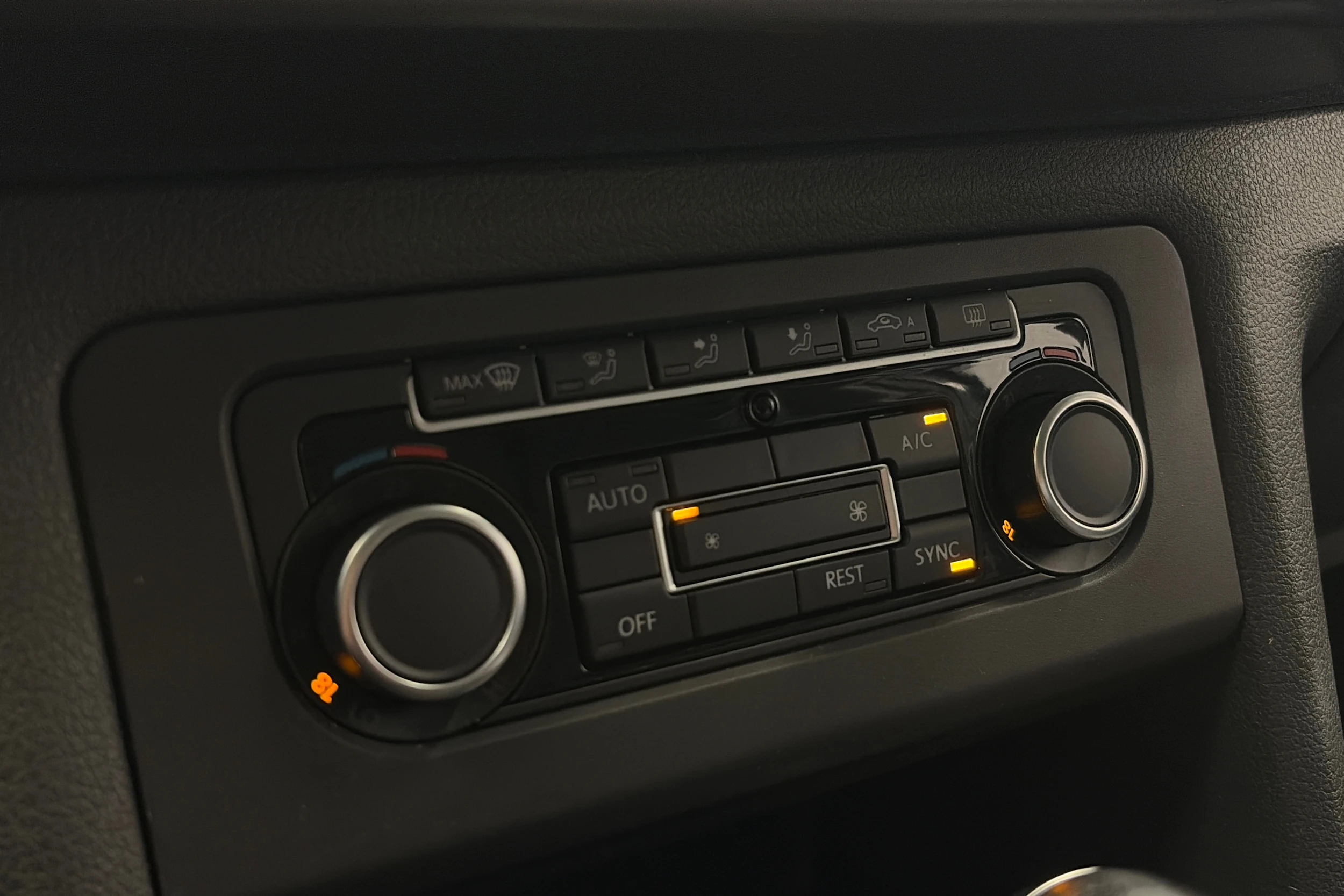 harmaa Volkswagen Amarok 2014 kuva 20.