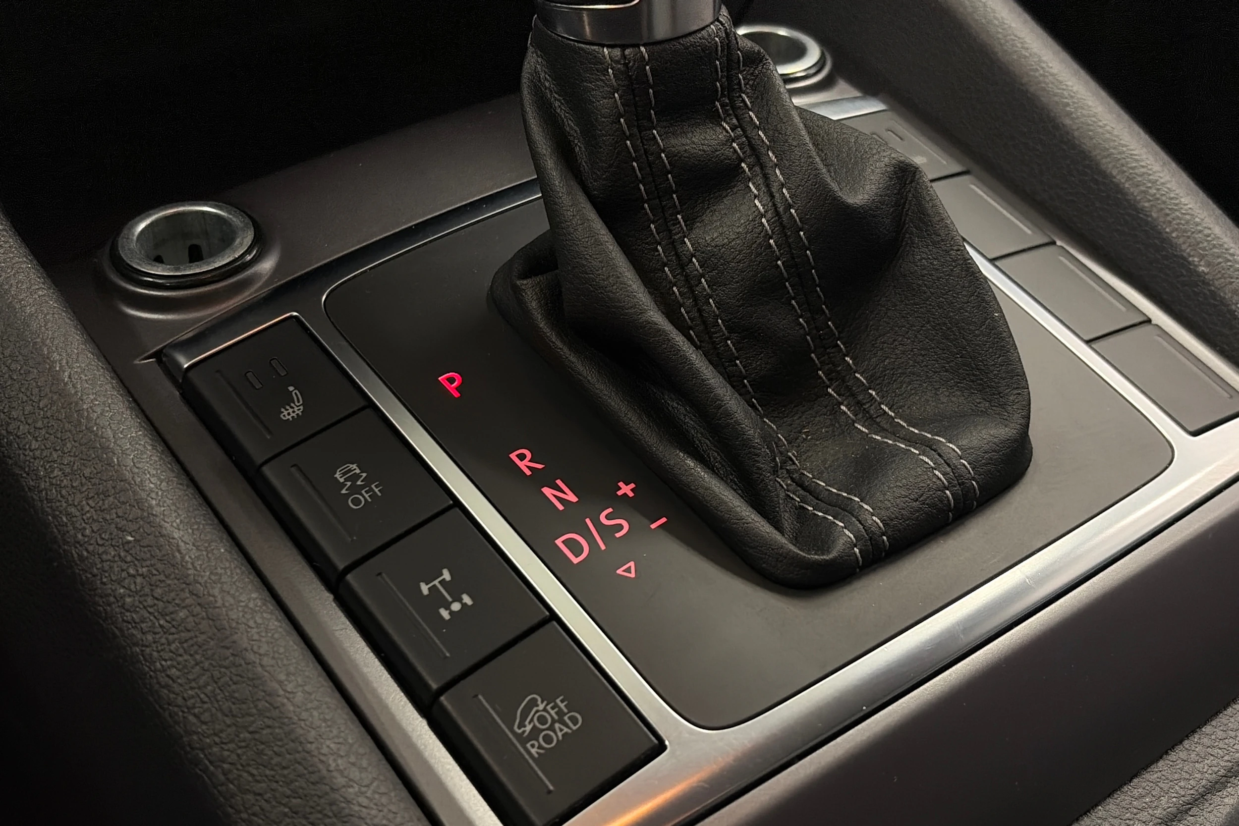 harmaa Volkswagen Amarok 2014 kuva 22.