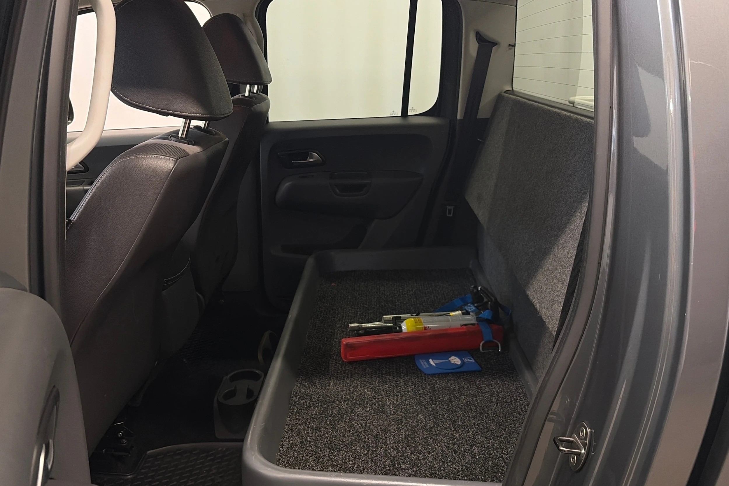 harmaa Volkswagen Amarok 2014 kuva 23.