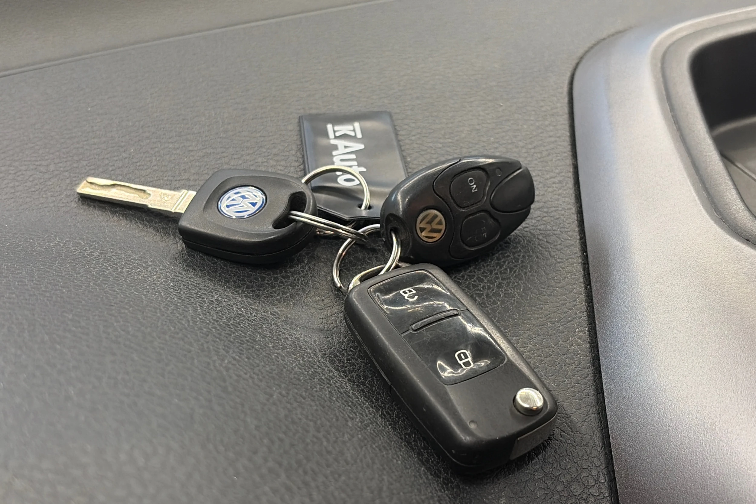 harmaa Volkswagen Amarok 2014 kuva 26.