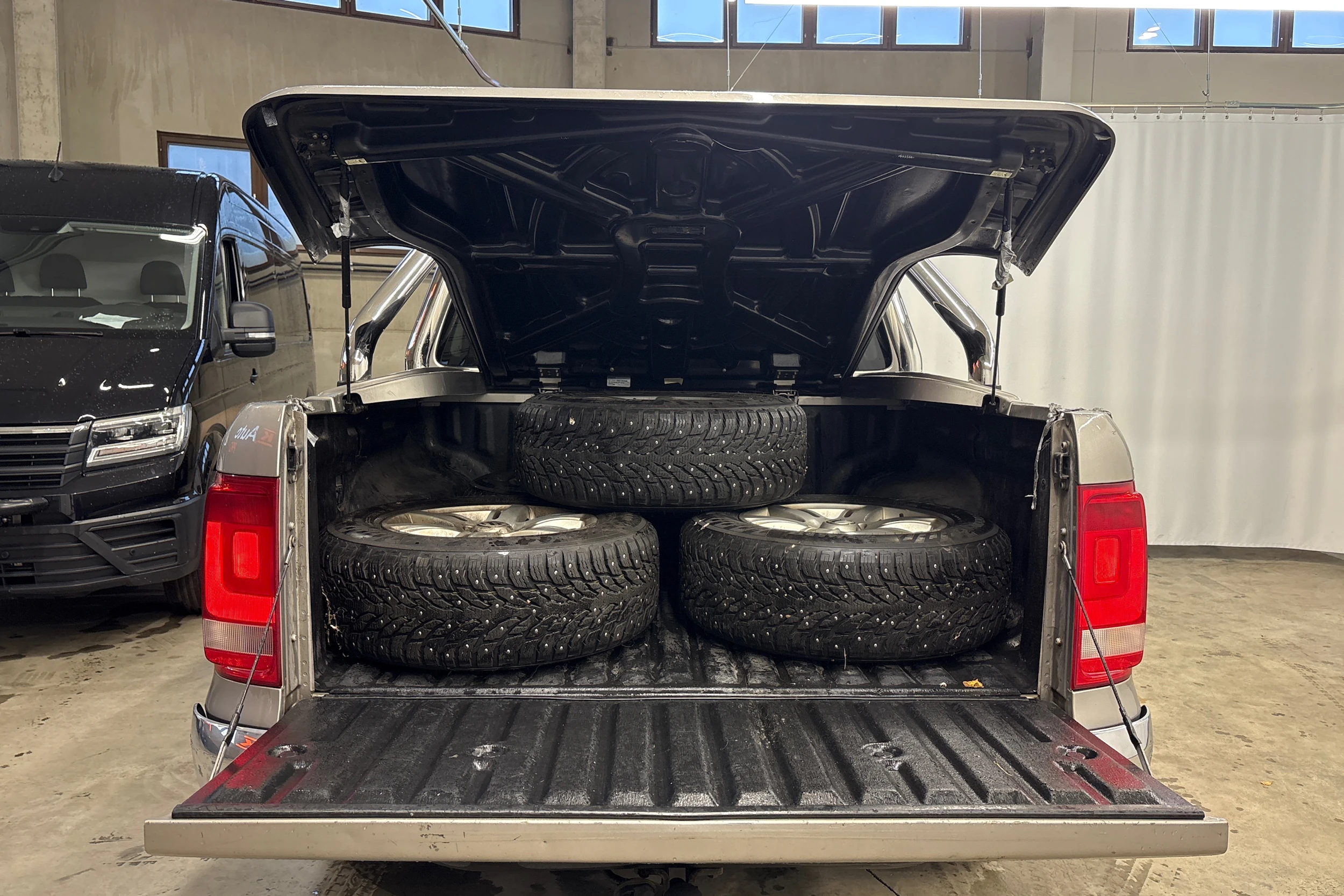 ruskea (beige) Volkswagen Amarok 2014 kuva 7.