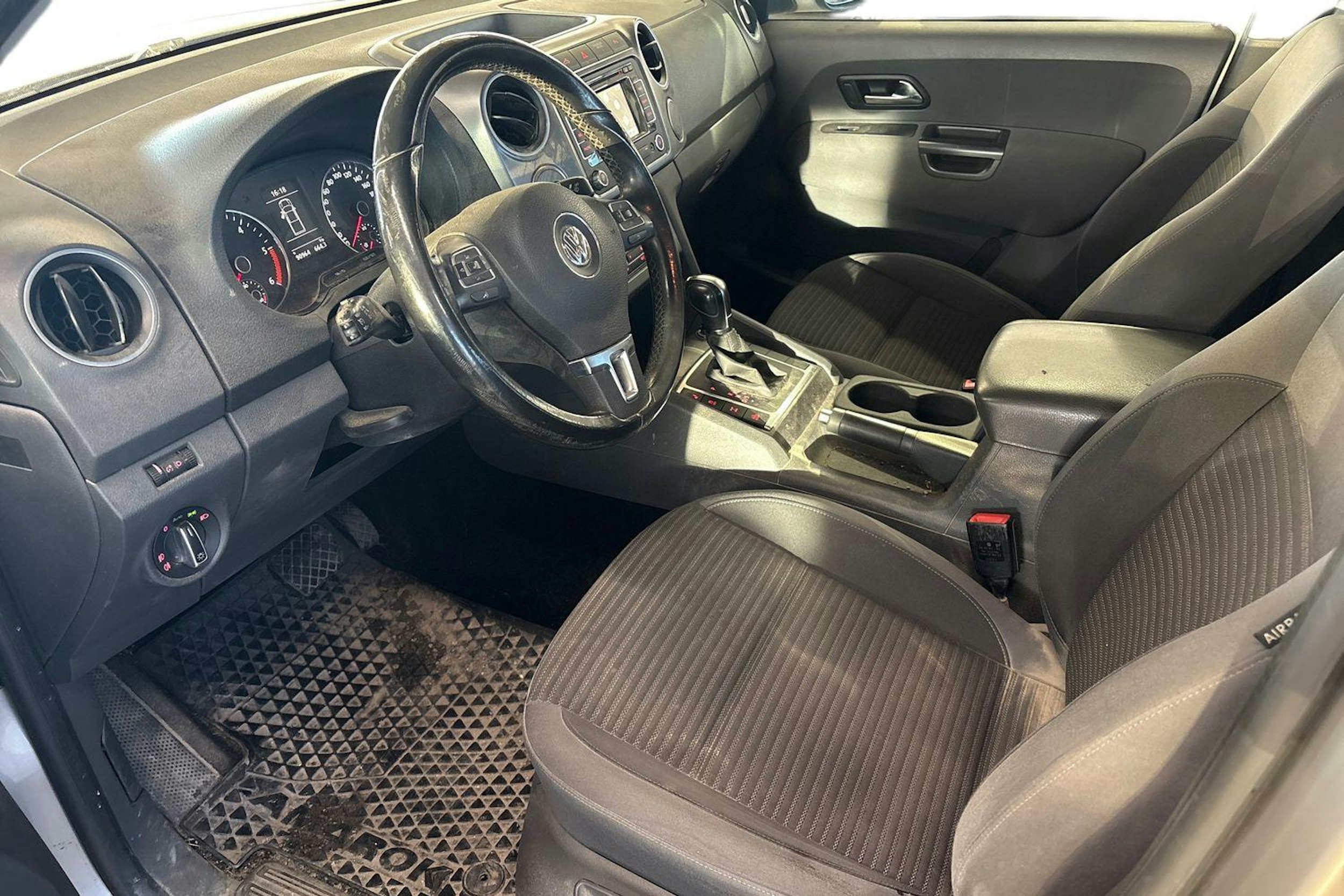 ruskea (beige) Volkswagen Amarok 2014 kuva 3.