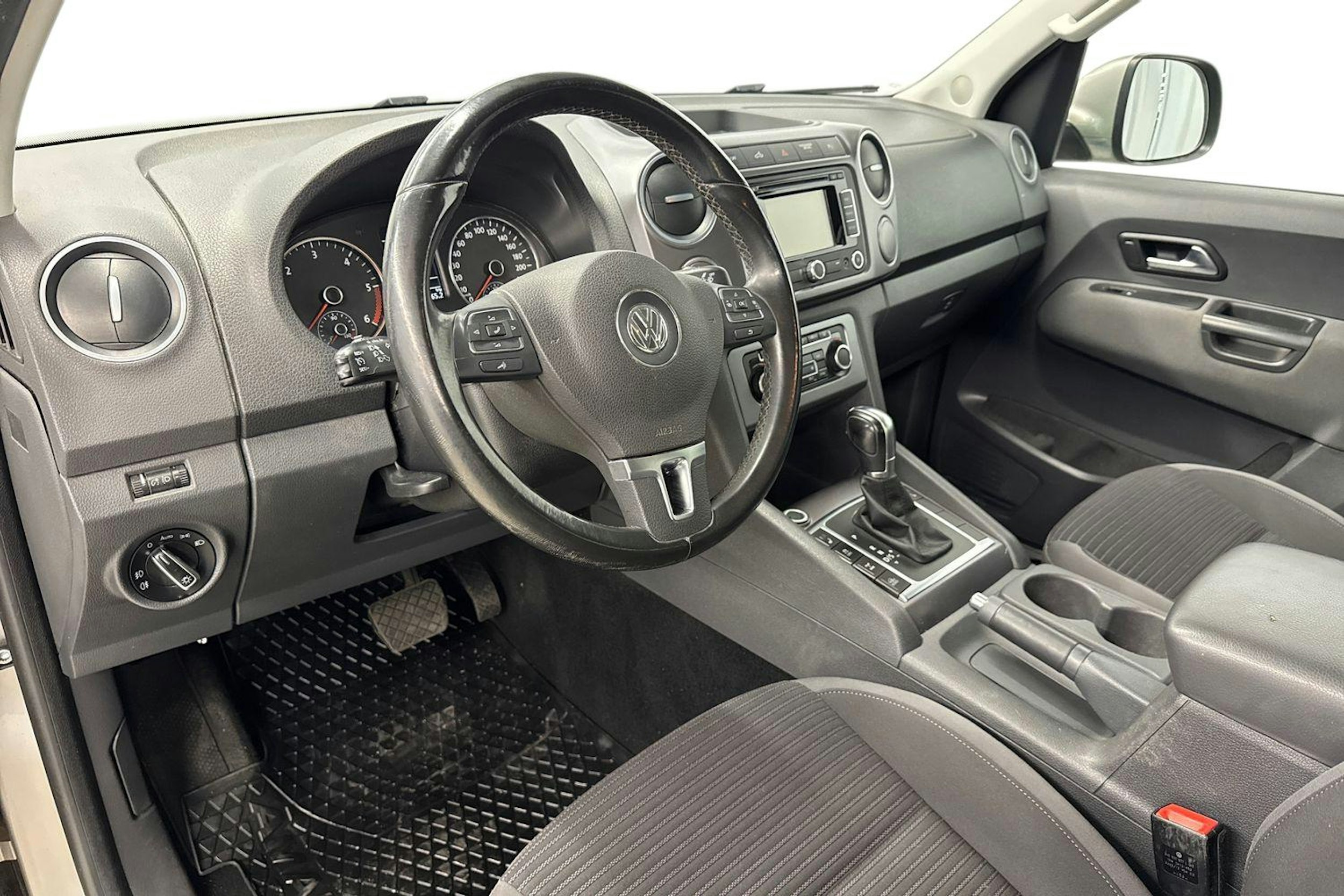 ruskea (beige) Volkswagen Amarok 2014 kuva 6.