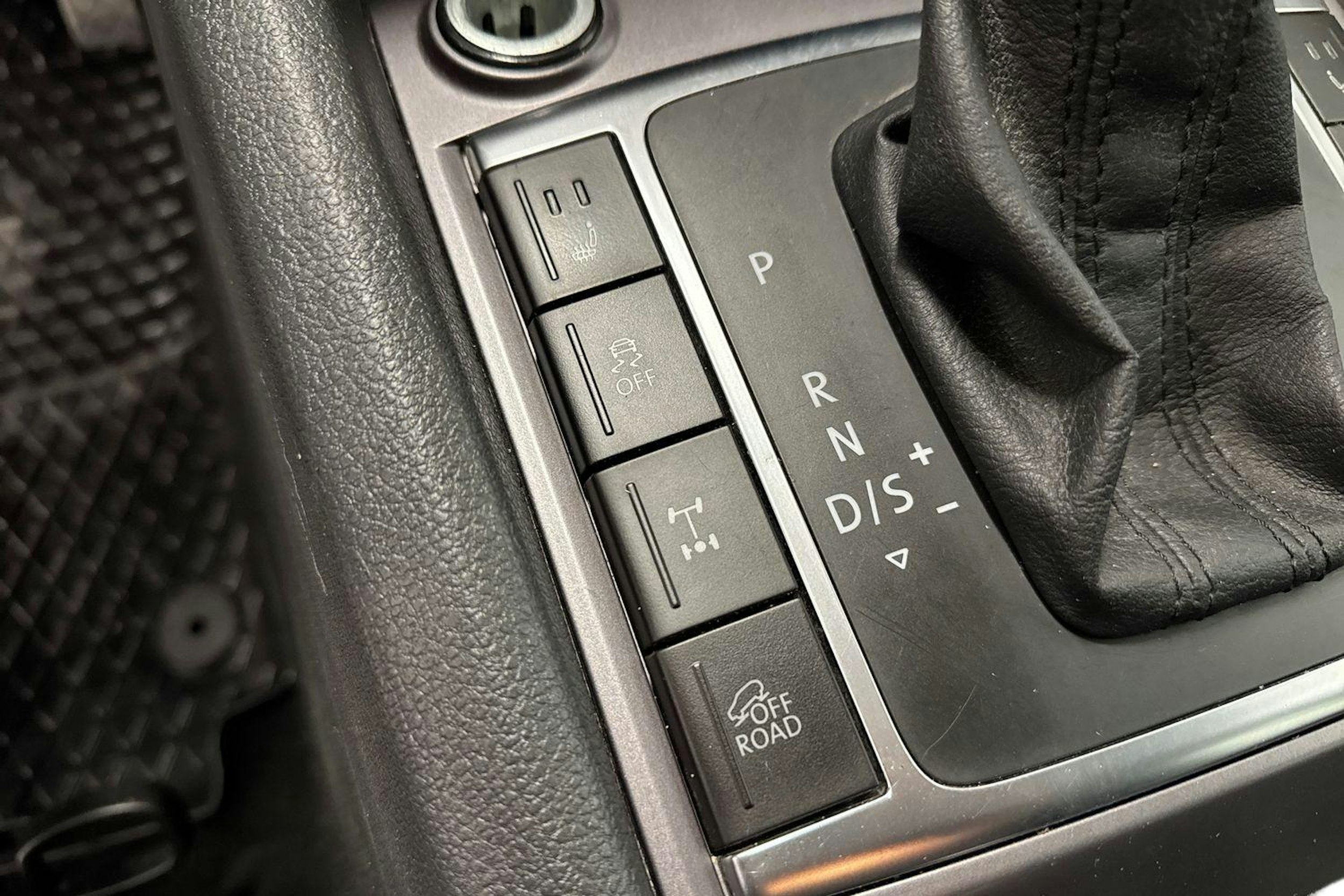 ruskea (beige) Volkswagen Amarok 2014 kuva 9.