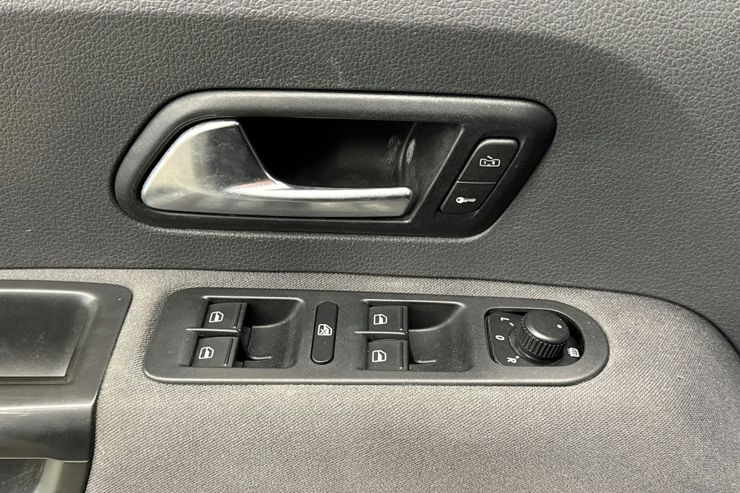 ruskea (beige) Volkswagen Amarok 2014 kuva 14.