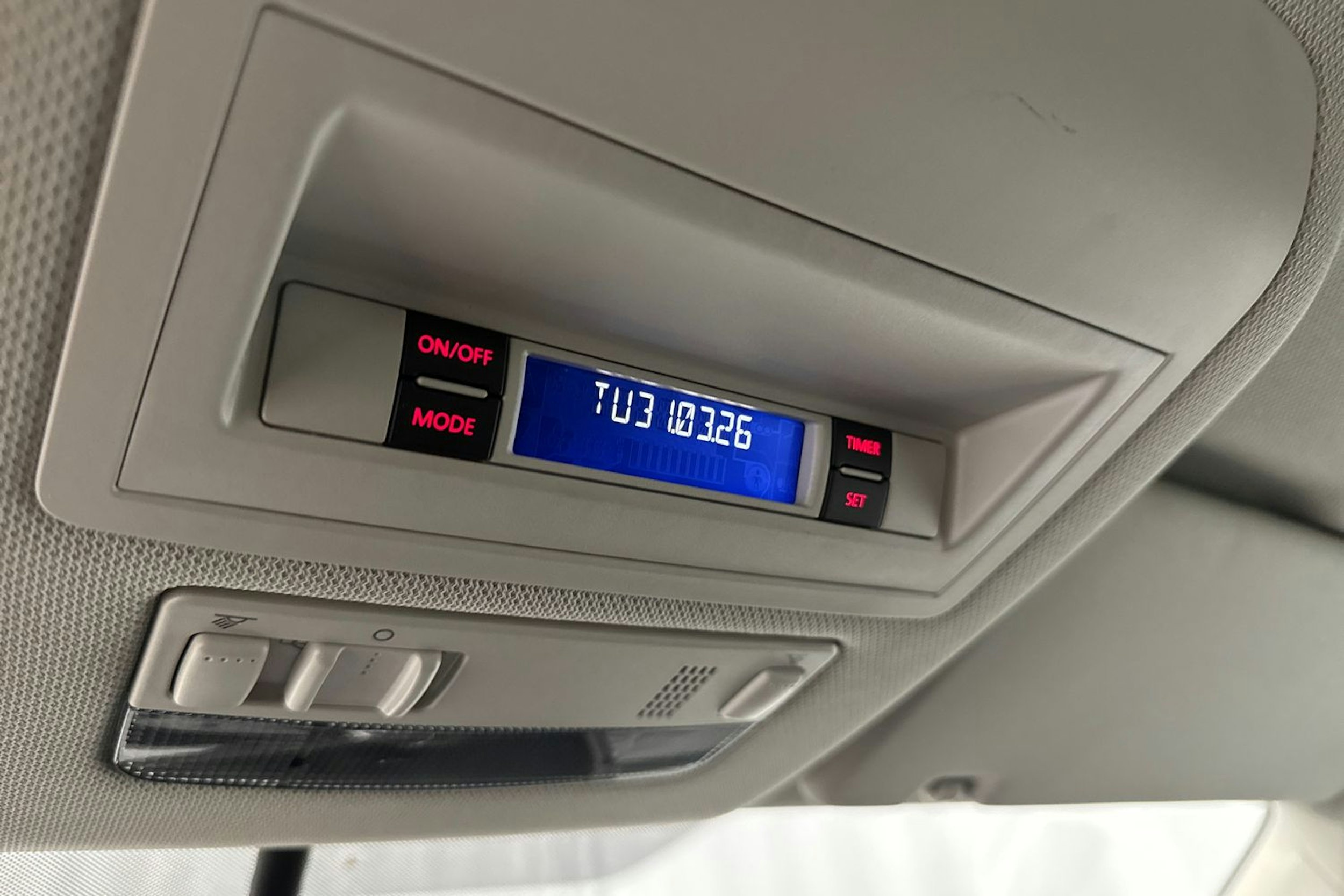 ruskea (beige) Volkswagen Amarok 2014 kuva 15.