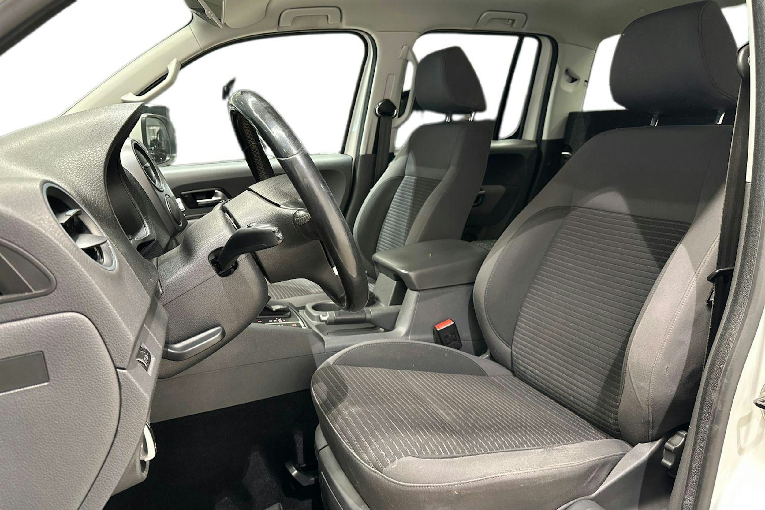 Valkoinen Volkswagen Amarok 2014 kuva 11.