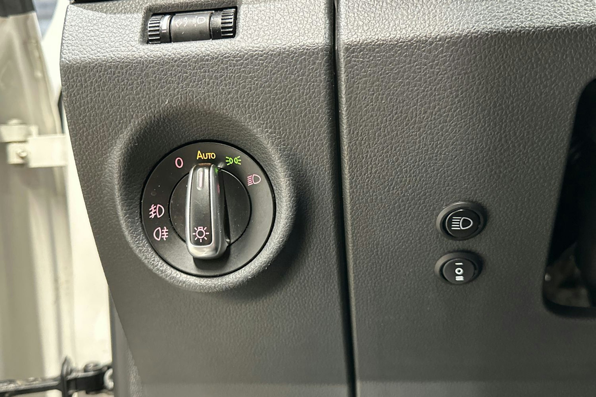 Valkoinen Volkswagen Amarok 2014 kuva 16.