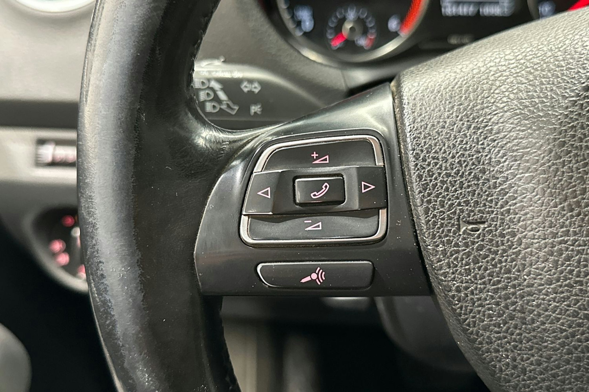 Valkoinen Volkswagen Amarok 2014 kuva 18.