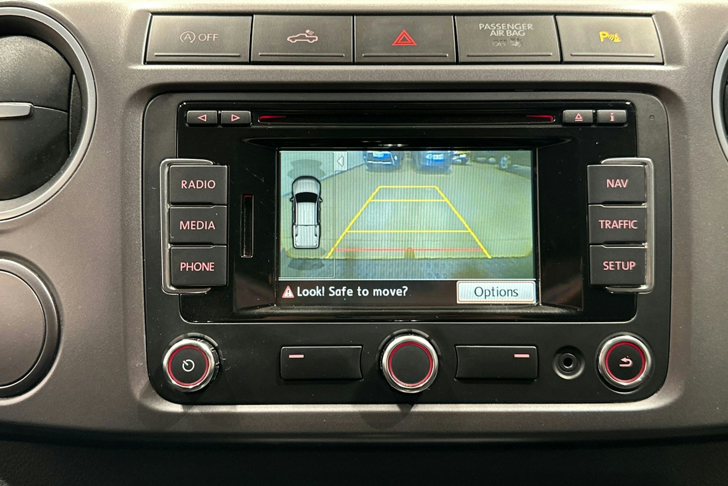 Valkoinen Volkswagen Amarok 2014 kuva 22.