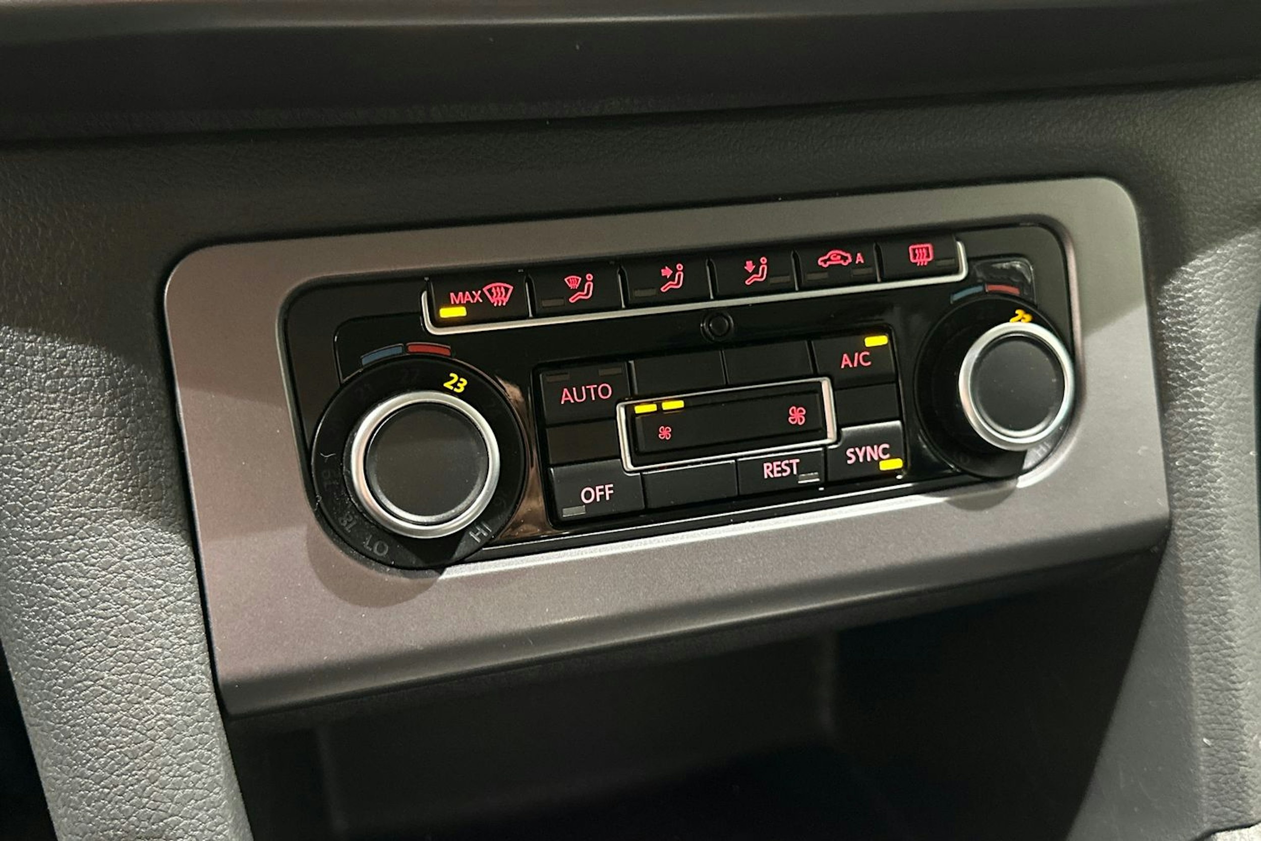 Valkoinen Volkswagen Amarok 2014 kuva 24.