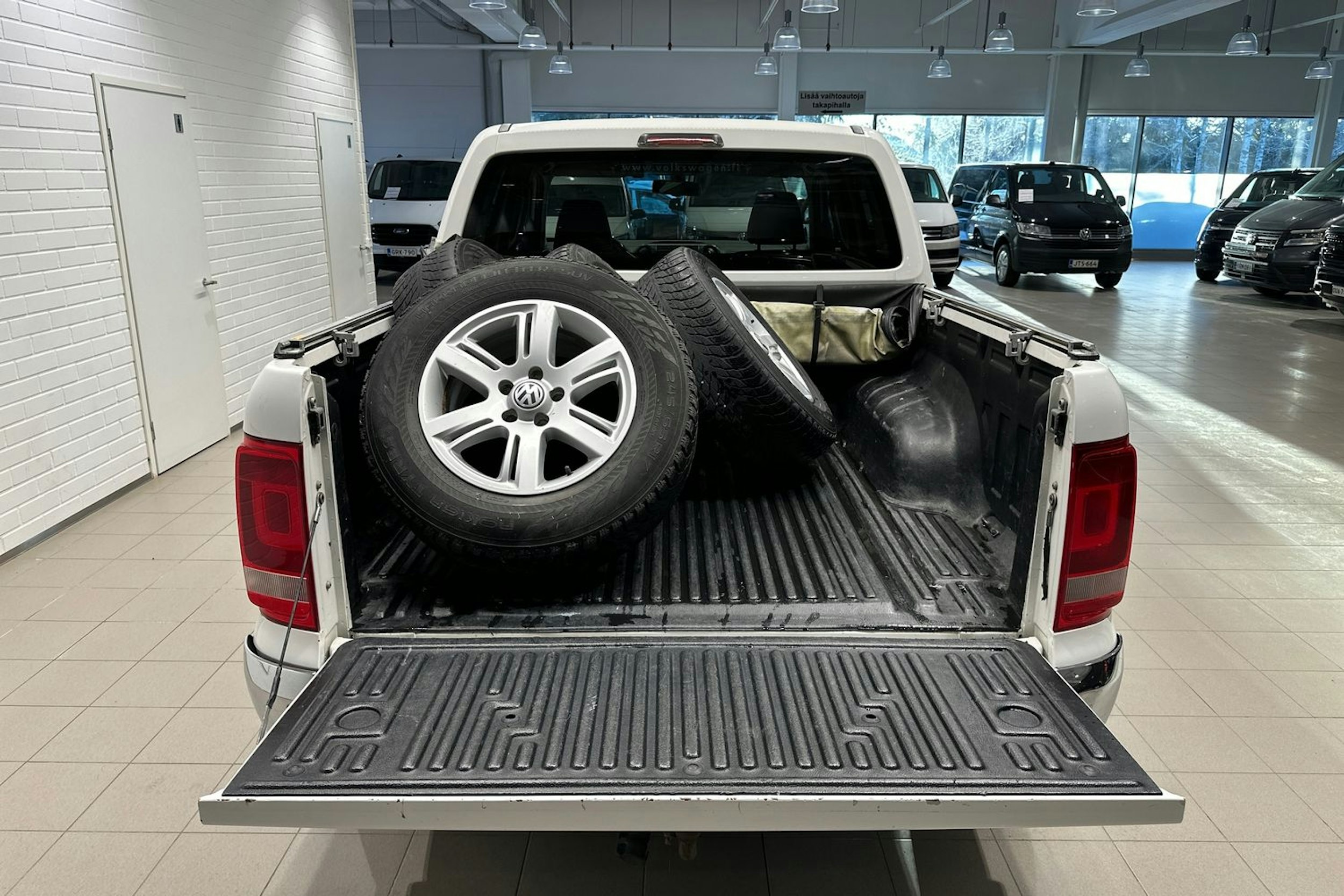 Valkoinen Volkswagen Amarok 2014 kuva 27.