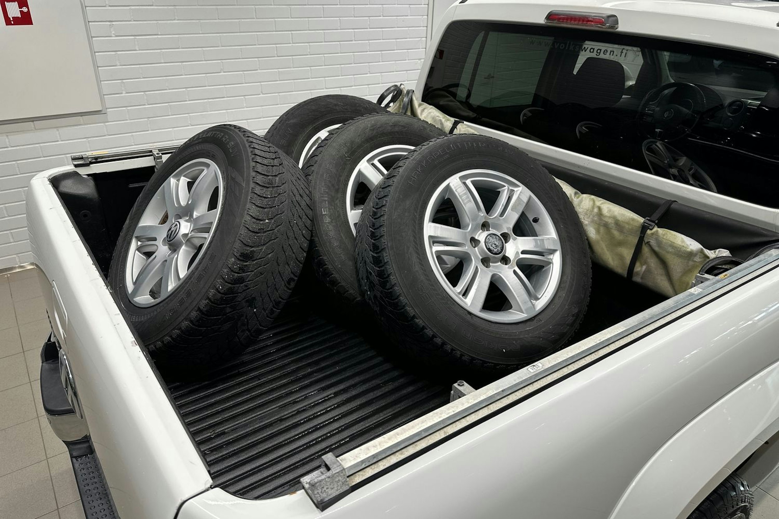 Valkoinen Volkswagen Amarok 2014 kuva 29.