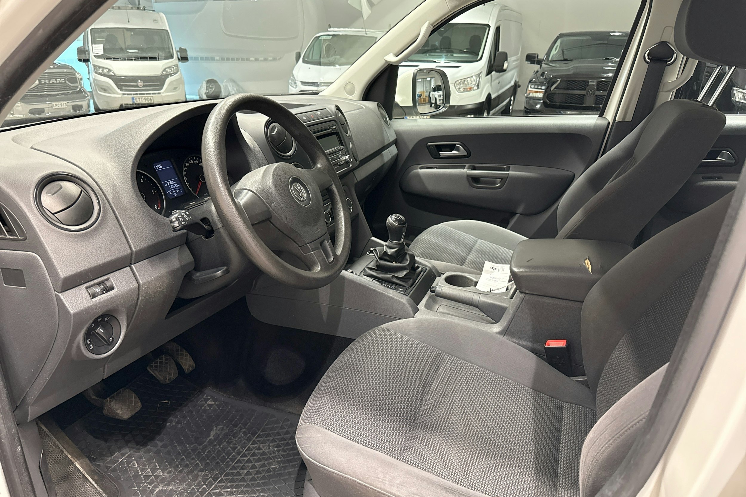 valkoinen Volkswagen Amarok 2014 kuva 6.