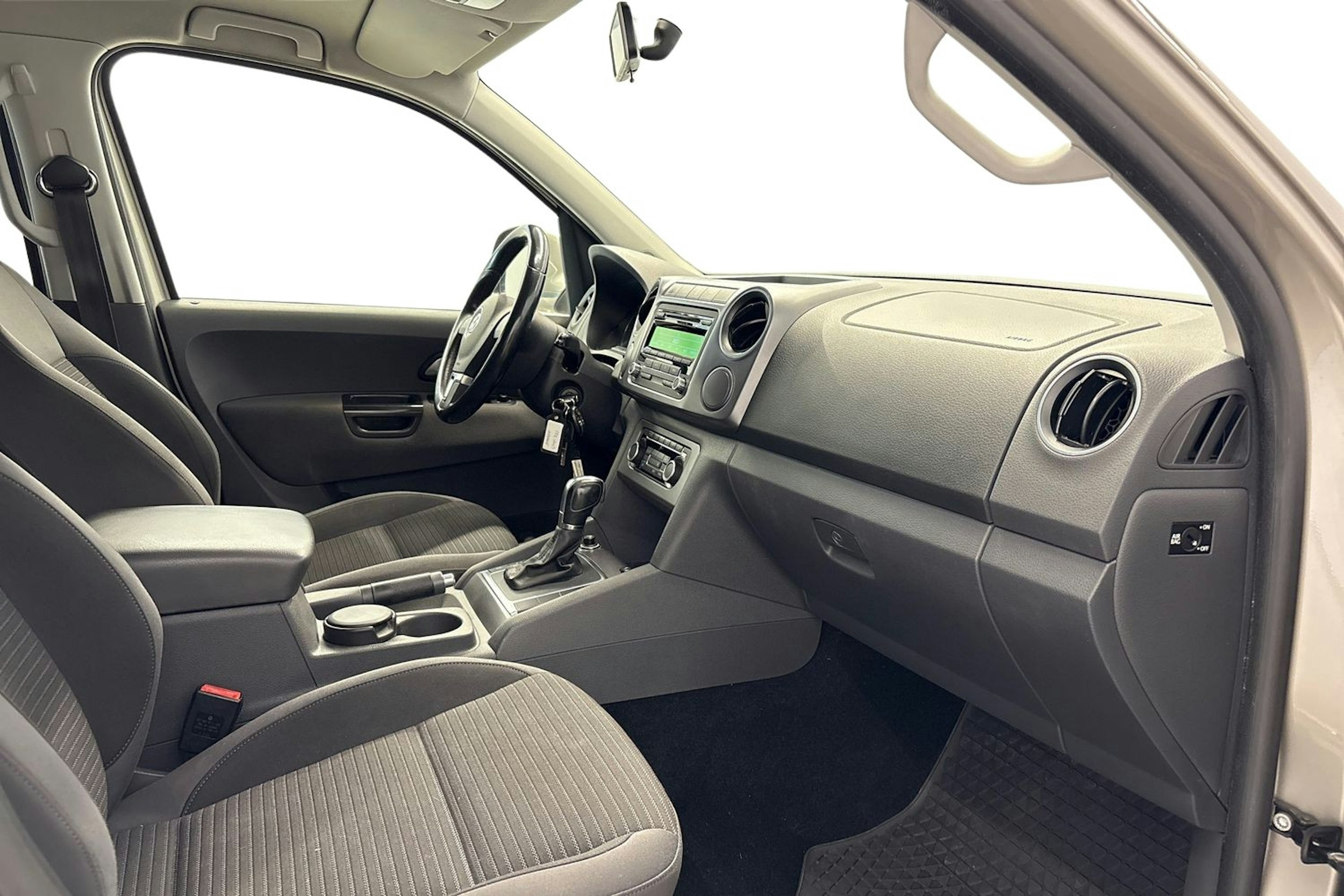 ruskea (beige) Volkswagen Amarok 2014 kuva 9.