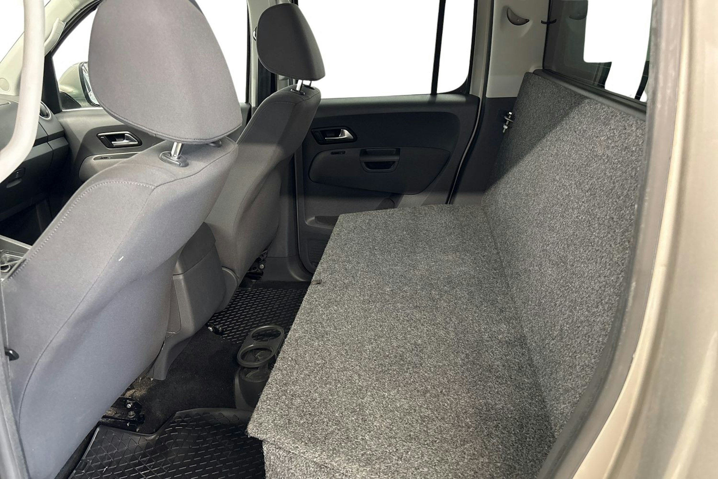 ruskea (beige) Volkswagen Amarok 2014 kuva 10.