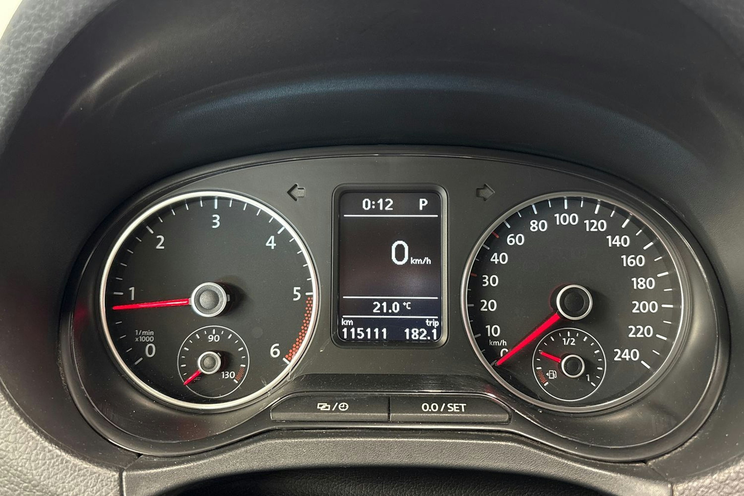 ruskea (beige) Volkswagen Amarok 2014 kuva 16.