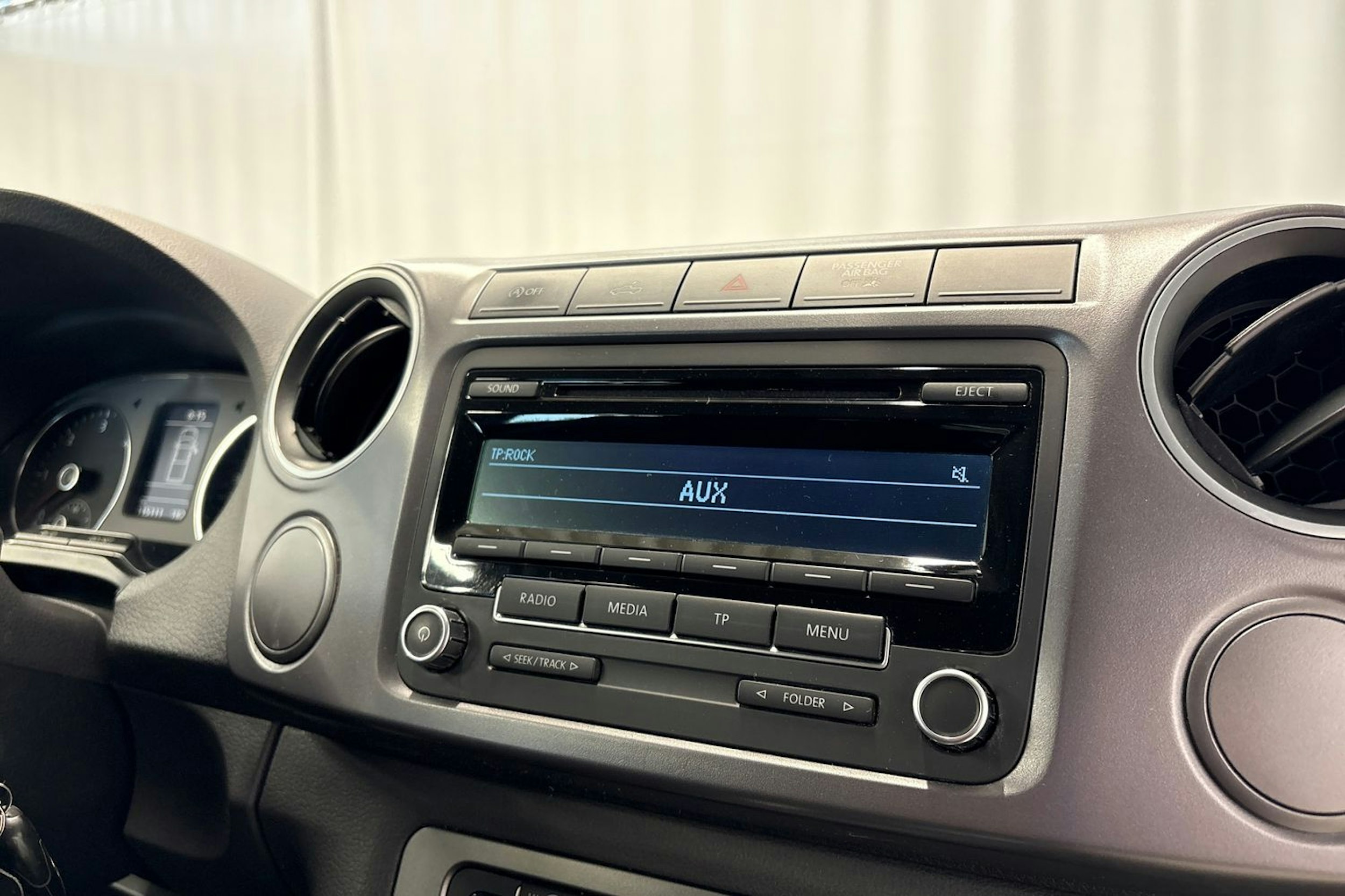 ruskea (beige) Volkswagen Amarok 2014 kuva 18.