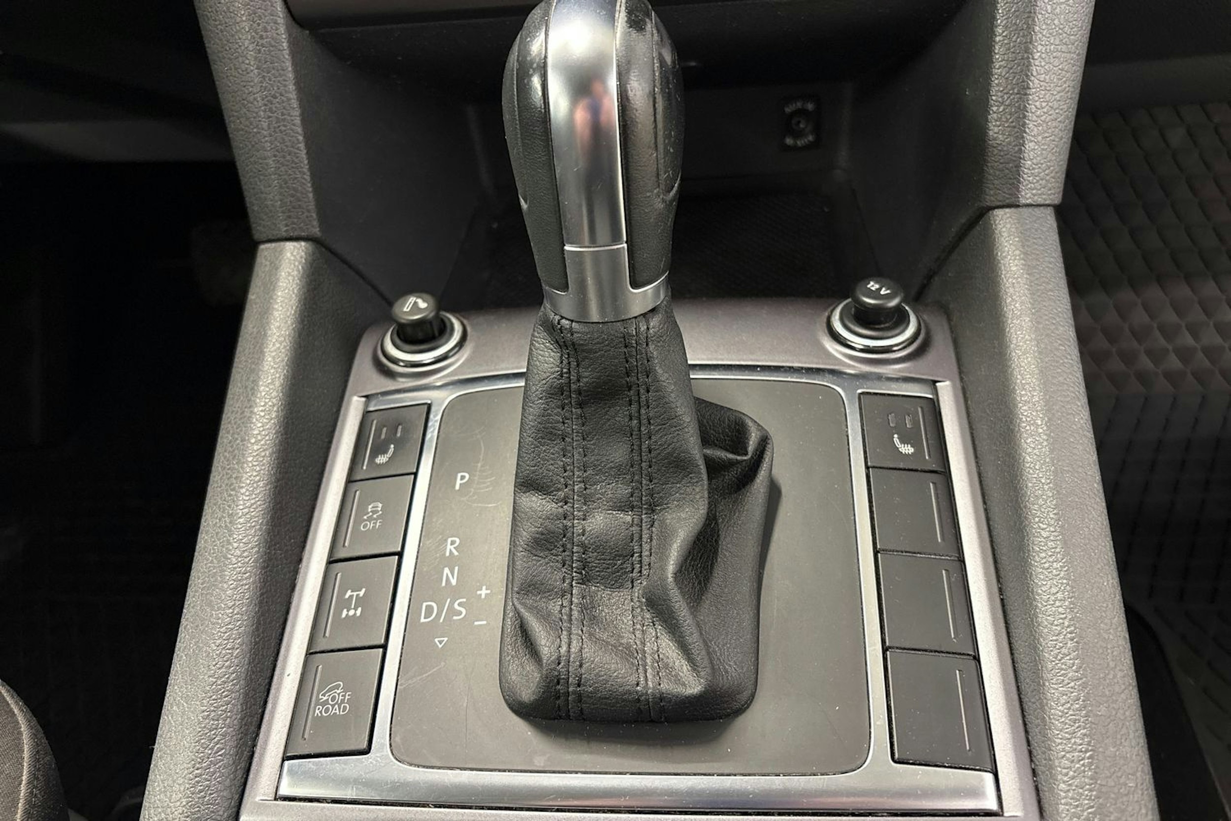ruskea (beige) Volkswagen Amarok 2014 kuva 20.