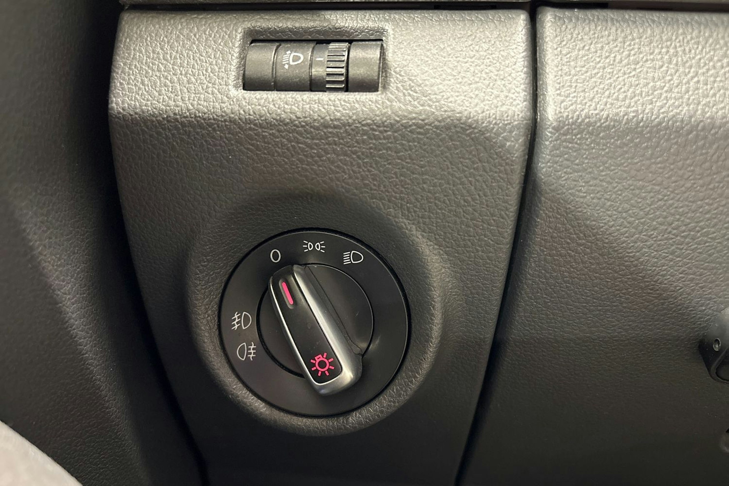 ruskea (beige) Volkswagen Amarok 2014 kuva 21.